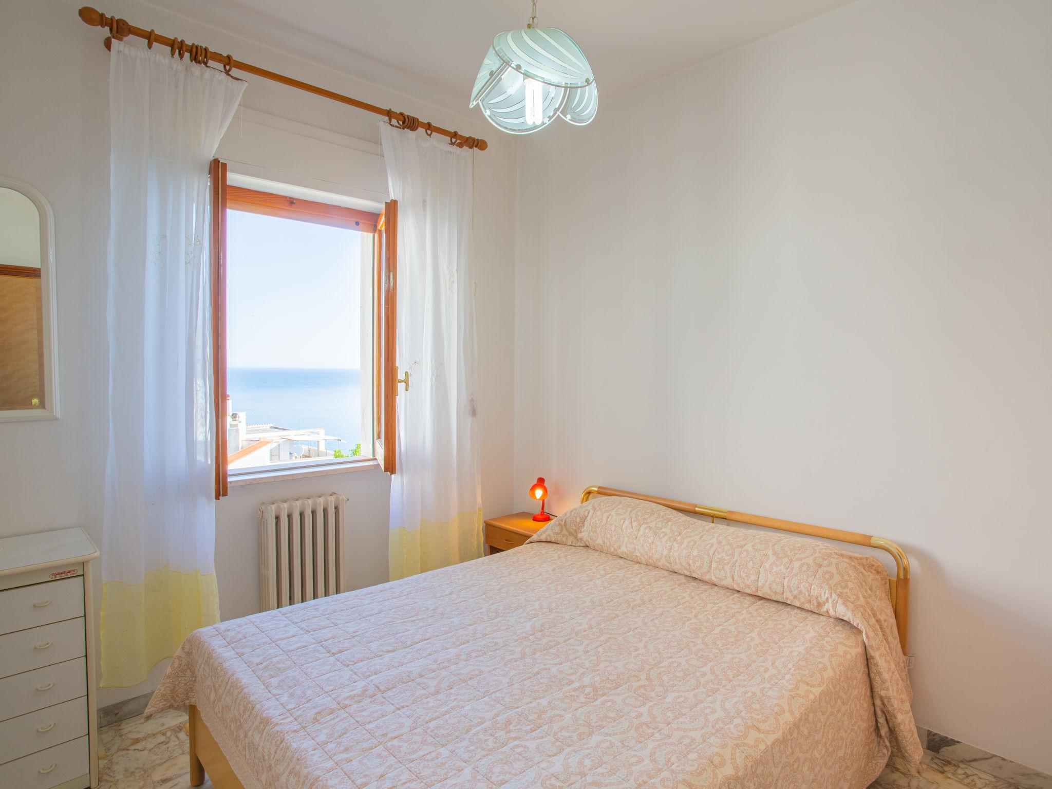 Foto 10 - Appartamento con 3 camere da letto a Peschici con terrazza e vista mare