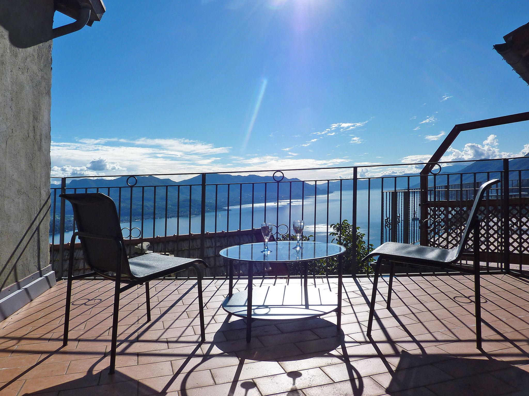 Foto 1 - Apartamento de 2 quartos em Maccagno con Pino e Veddasca com terraço e vista para a montanha