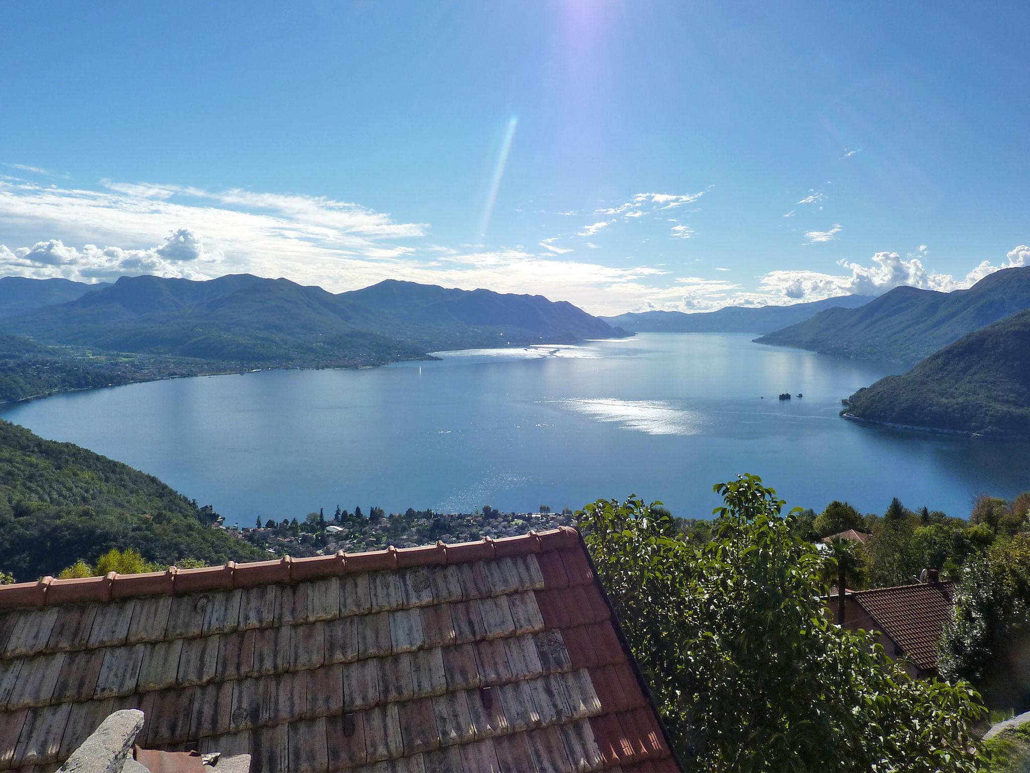 Foto 2 - Apartamento de 2 quartos em Maccagno con Pino e Veddasca com terraço e vista para a montanha