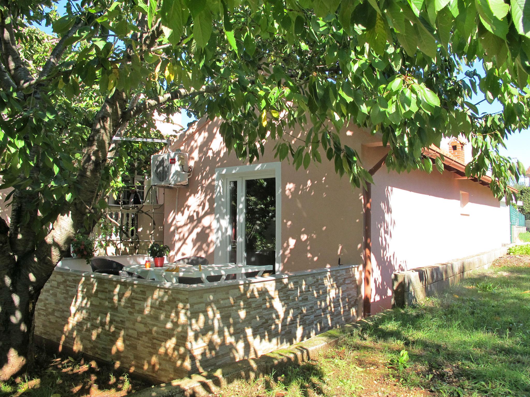 Photo 15 - Maison de 1 chambre à Zadar avec terrasse et vues à la mer