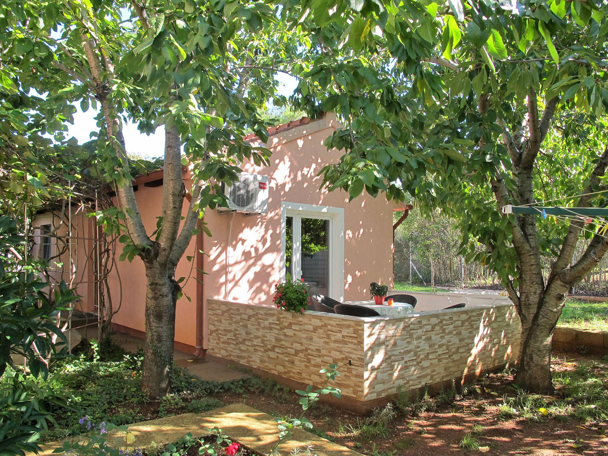 Photo 1 - Maison de 1 chambre à Zadar avec jardin et terrasse