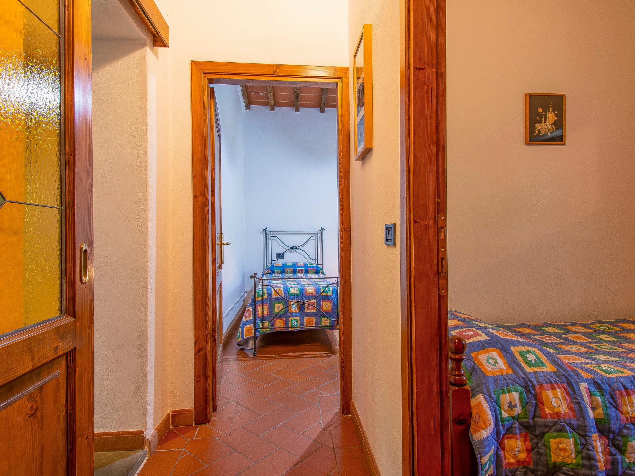 Foto 16 - Haus mit 3 Schlafzimmern in Loro Ciuffenna mit schwimmbad und garten