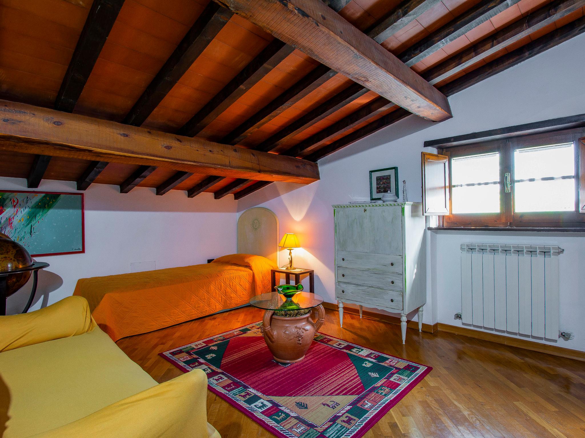 Foto 12 - Haus mit 3 Schlafzimmern in Loro Ciuffenna mit schwimmbad und garten