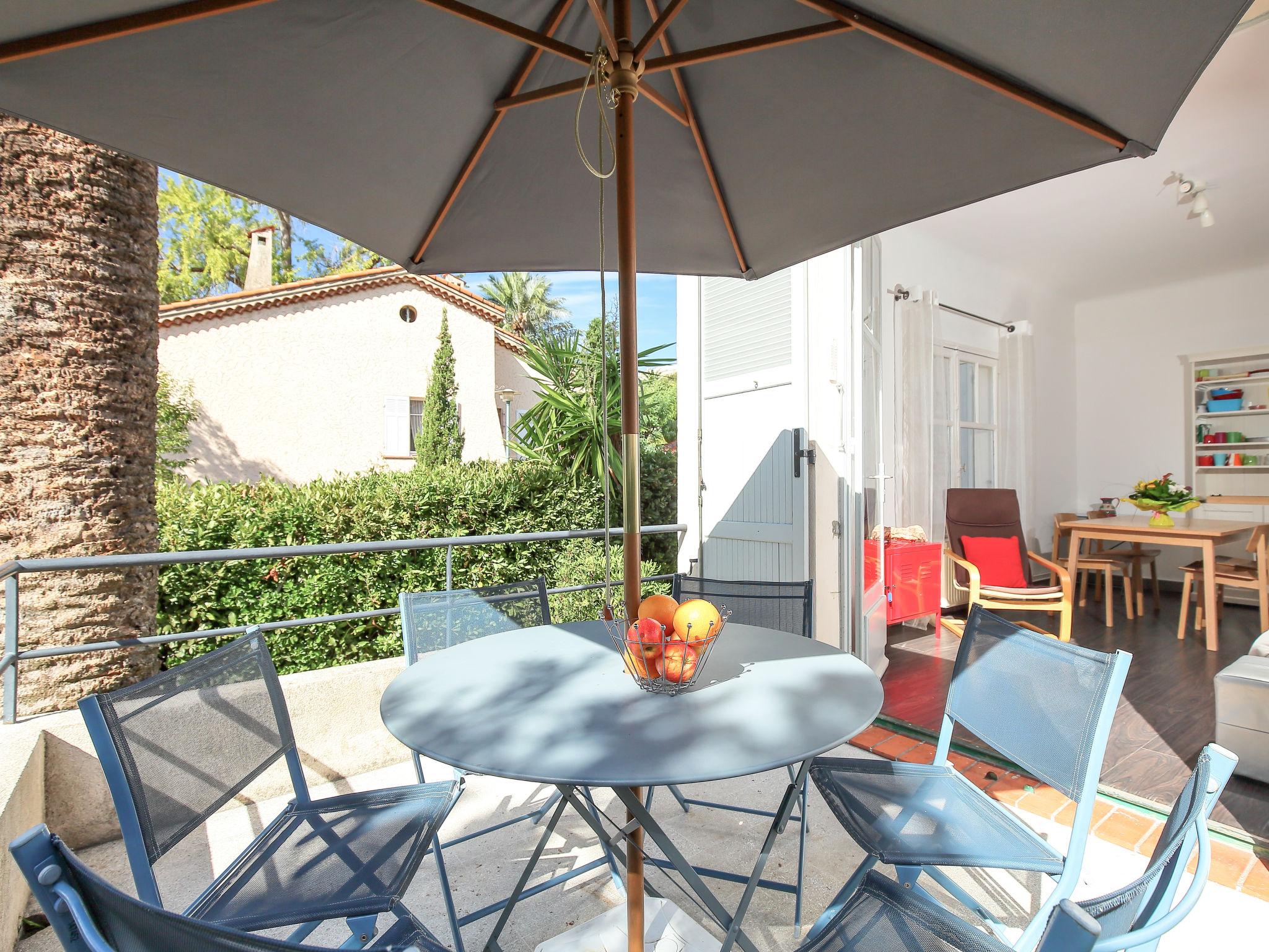 Photo 16 - Maison de 2 chambres à Cannes avec jardin et terrasse