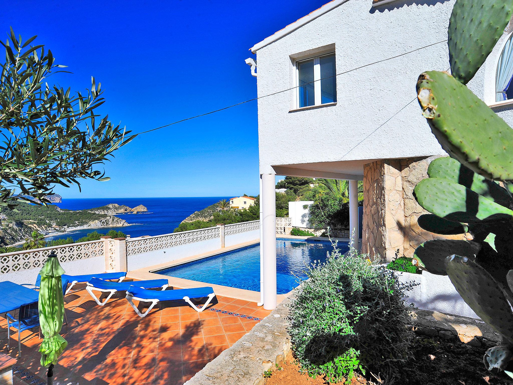 Foto 2 - Casa con 3 camere da letto a Jávea con piscina privata e vista mare