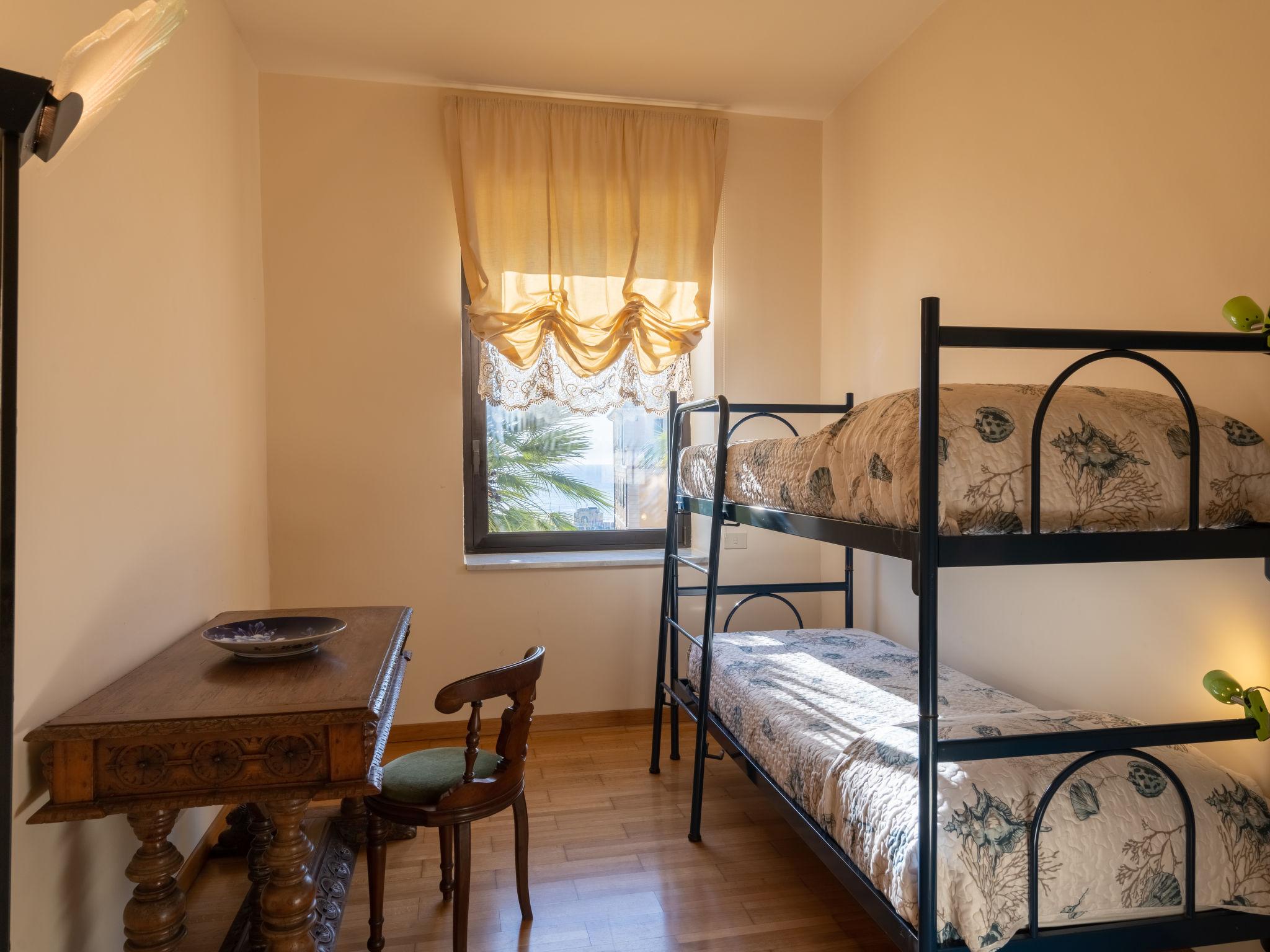 Foto 14 - Appartamento con 2 camere da letto a Imperia con giardino e vista mare