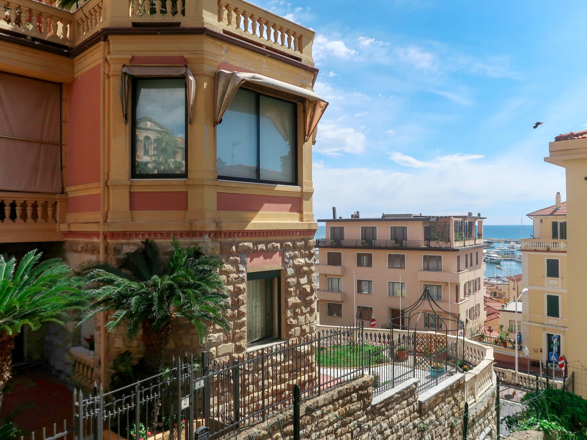 Photo 2 - Appartement de 2 chambres à Imperia avec jardin et terrasse