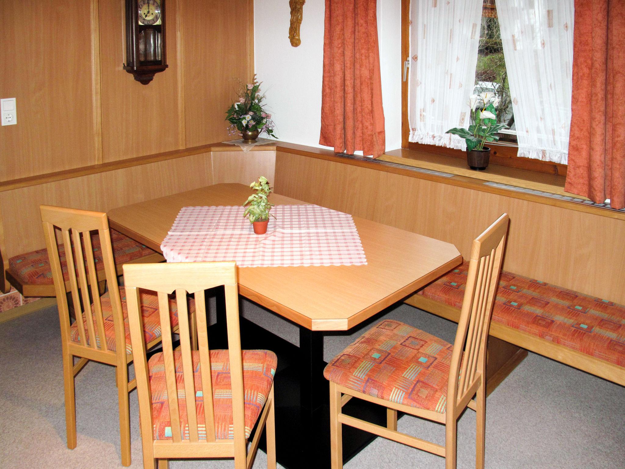 Photo 4 - 3 bedroom Apartment in Aschau im Zillertal with garden and mountain view