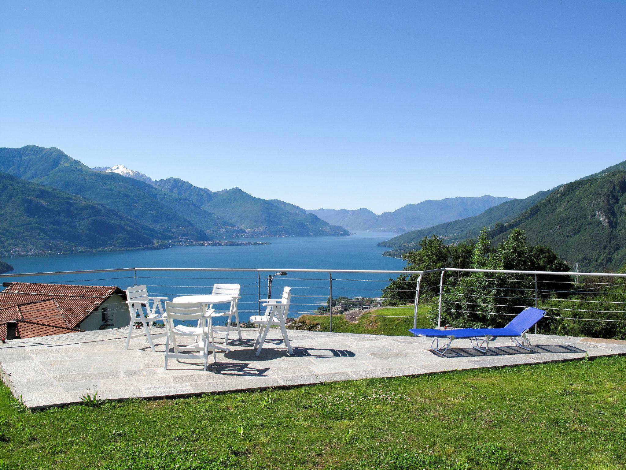 Foto 3 - Apartamento de 2 quartos em Gravedona ed Uniti com terraço e vista para a montanha