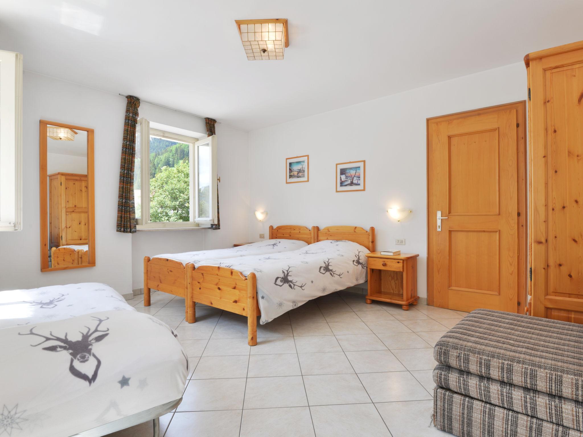 Foto 4 - Apartment mit 1 Schlafzimmer in Campitello di Fassa