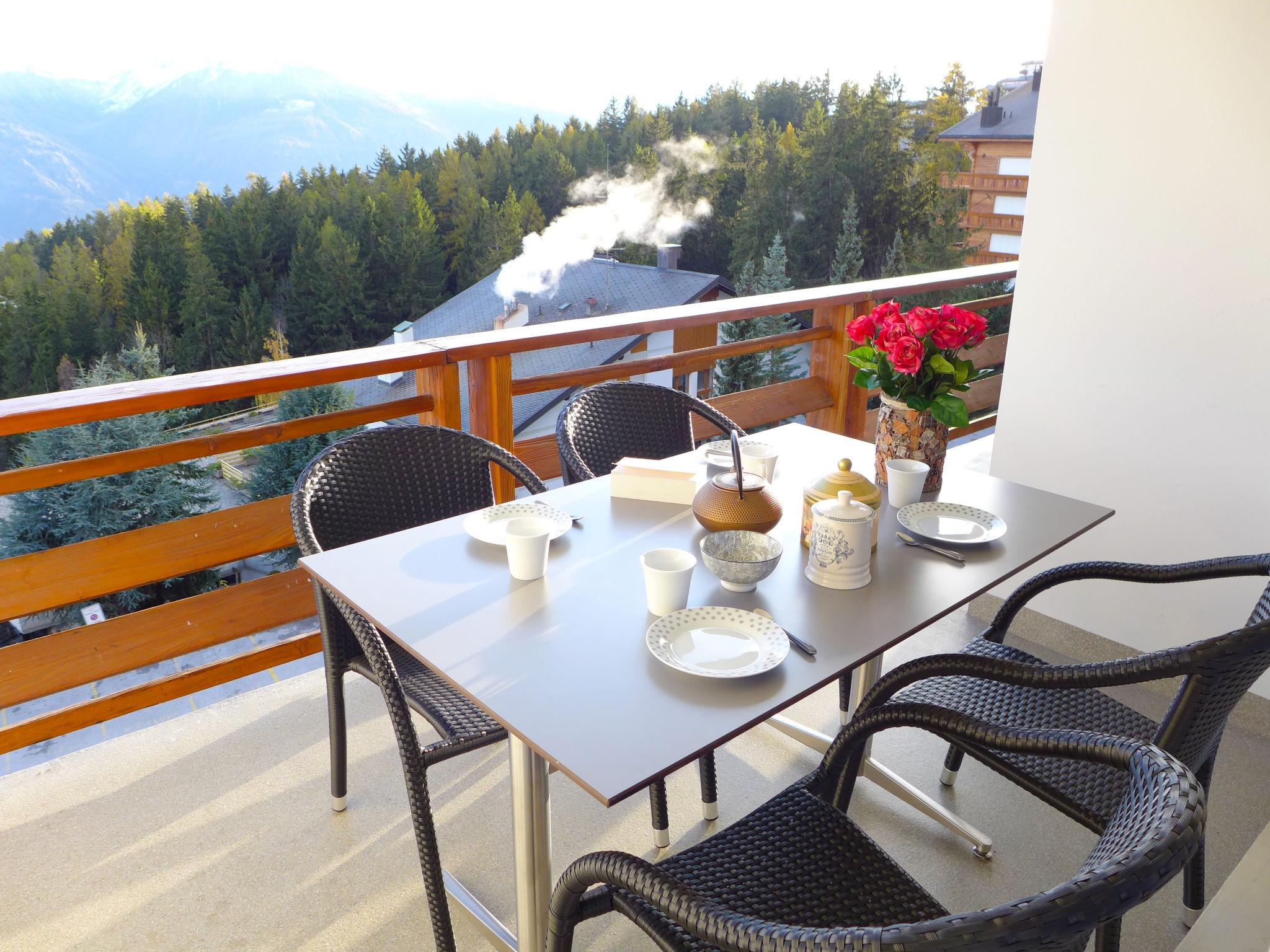 Foto 4 - Apartment mit 2 Schlafzimmern in Crans-Montana mit blick auf die berge