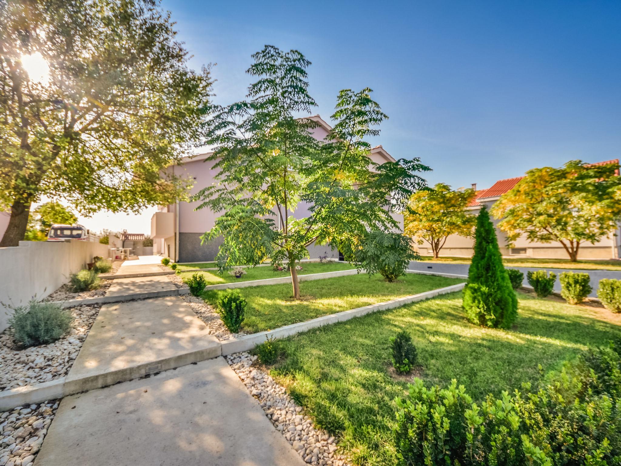 Photo 34 - Maison de 3 chambres à Benkovac avec piscine privée et jardin