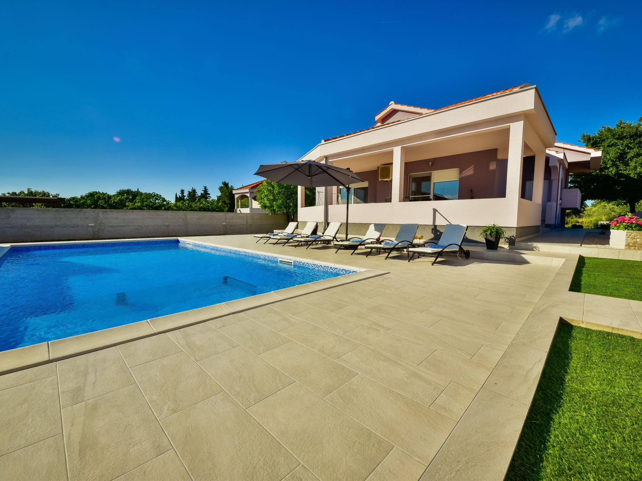 Photo 28 - Maison de 3 chambres à Benkovac avec piscine privée et vues à la mer