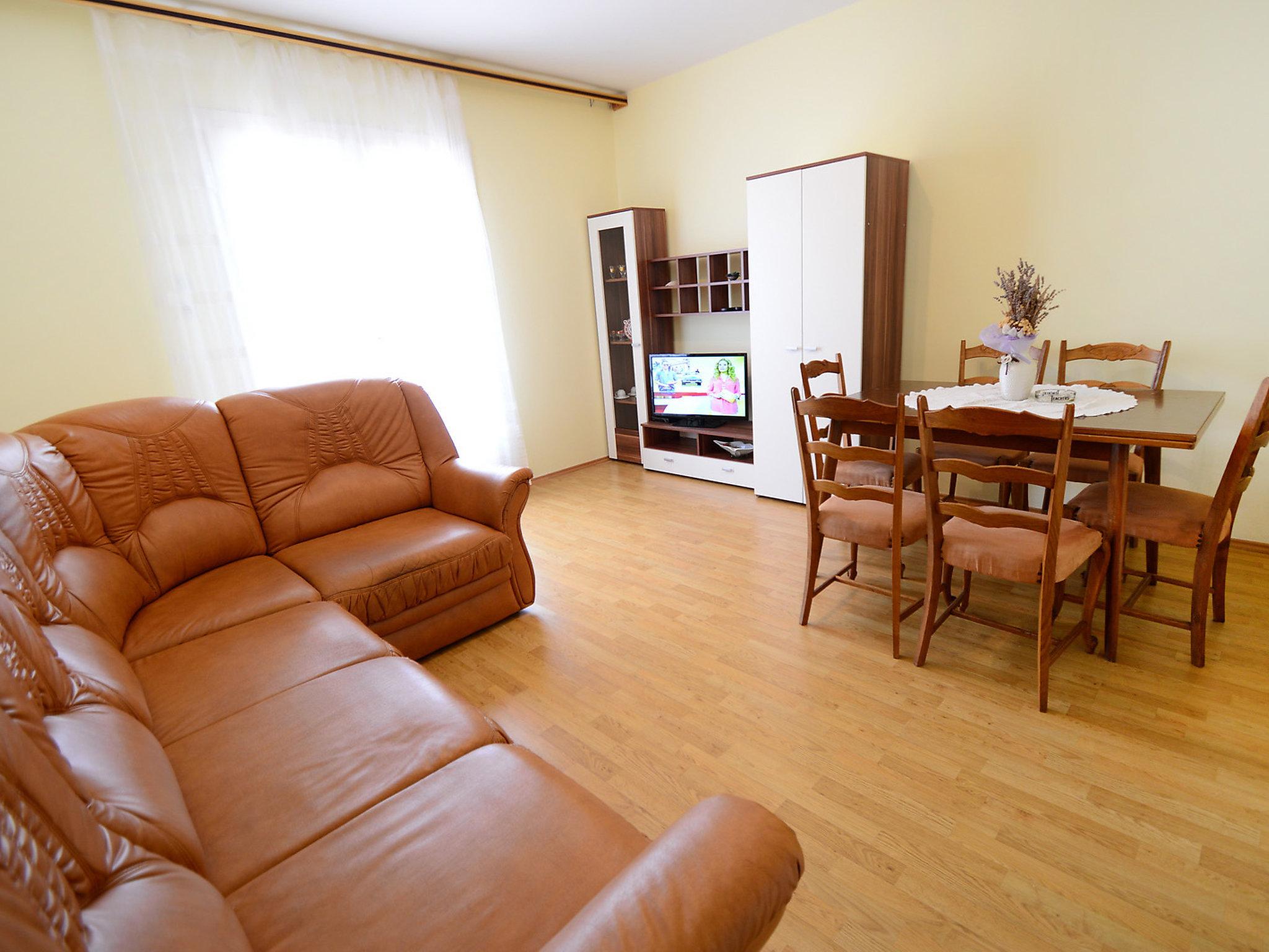 Foto 3 - Apartamento de 2 quartos em Opatija com jardim e terraço