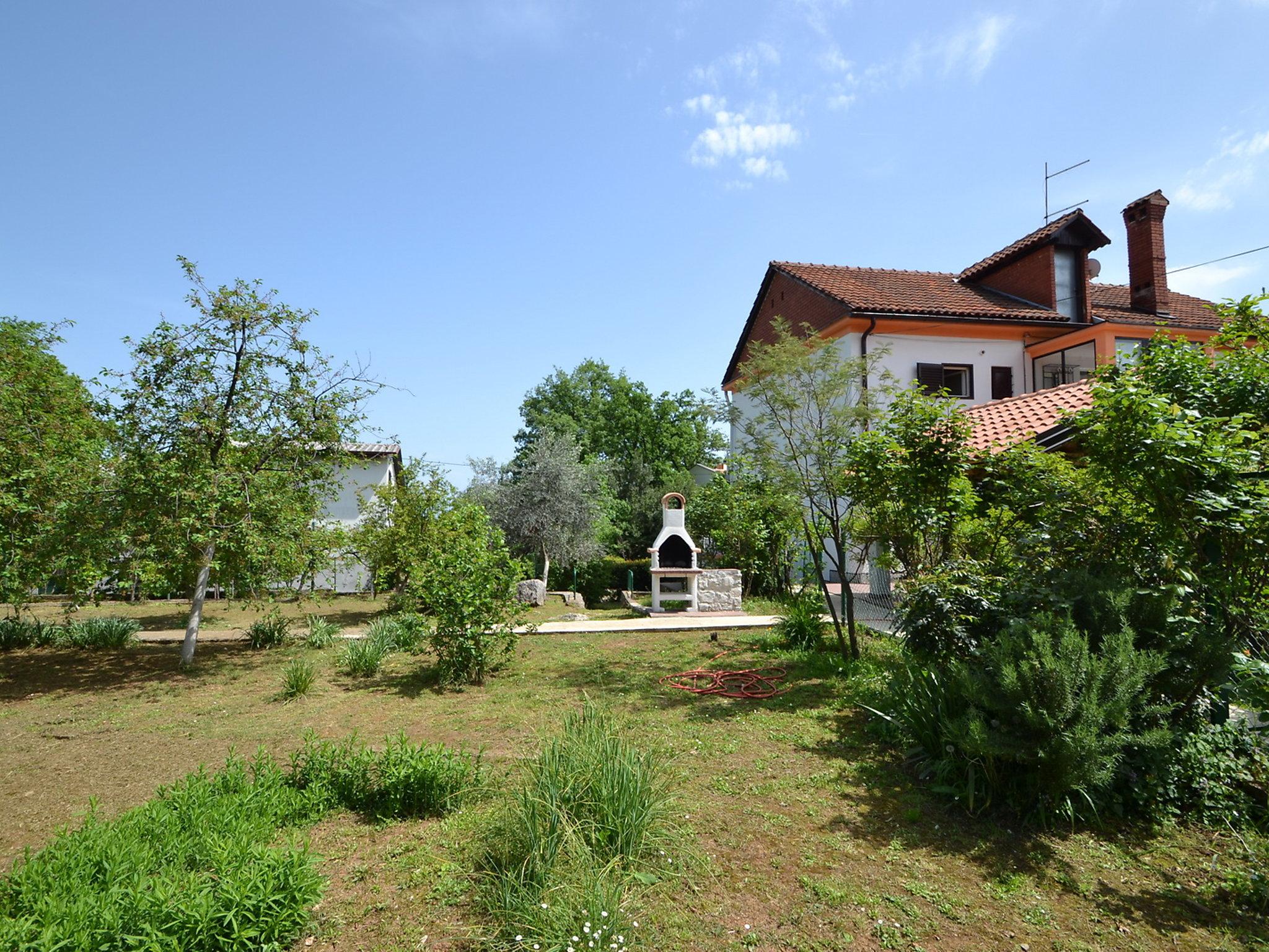 Foto 22 - Appartamento con 2 camere da letto a Opatija con giardino e vista mare