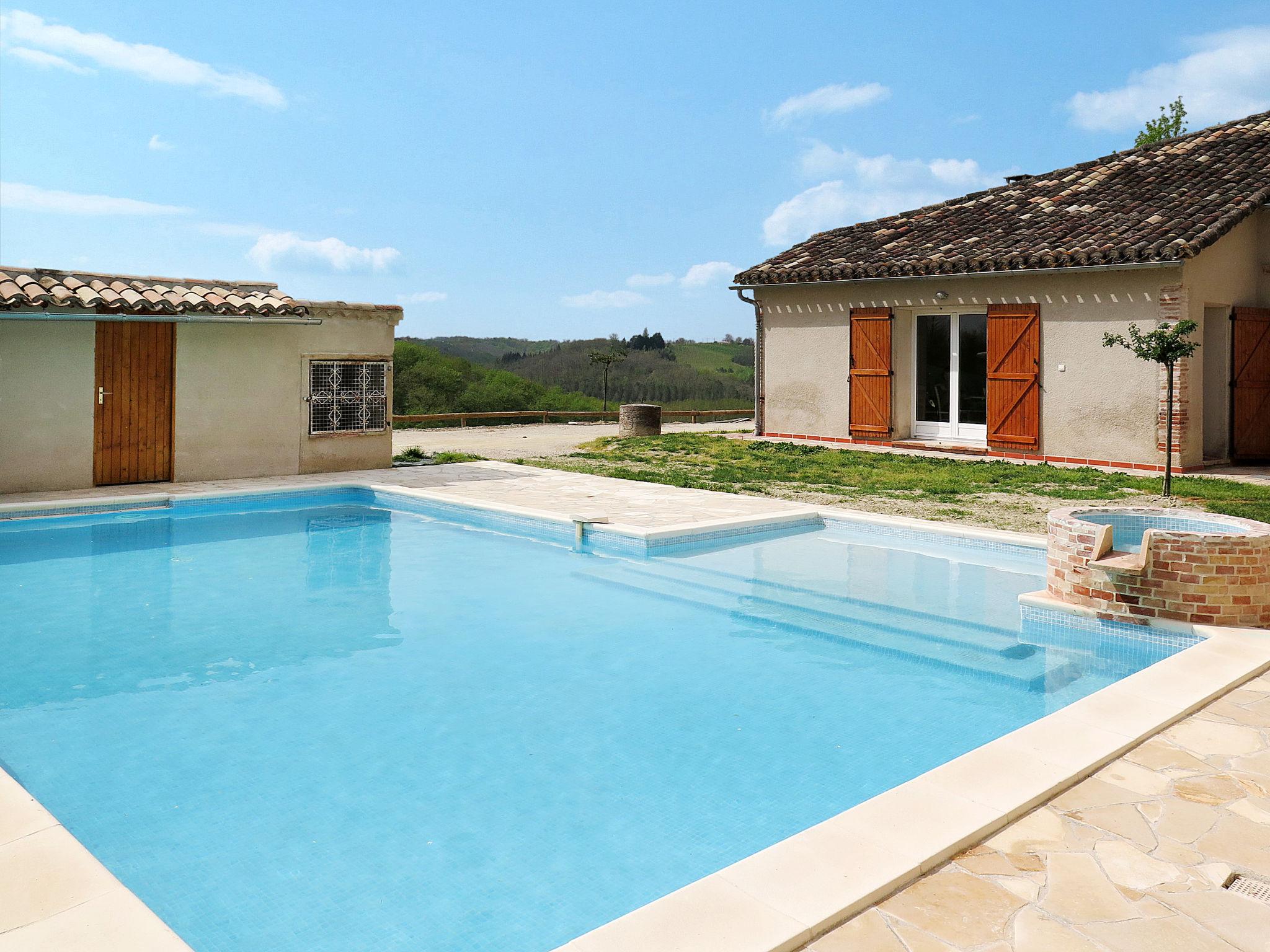 Foto 1 - Haus mit 5 Schlafzimmern in L'Honor-de-Cos mit privater pool und terrasse