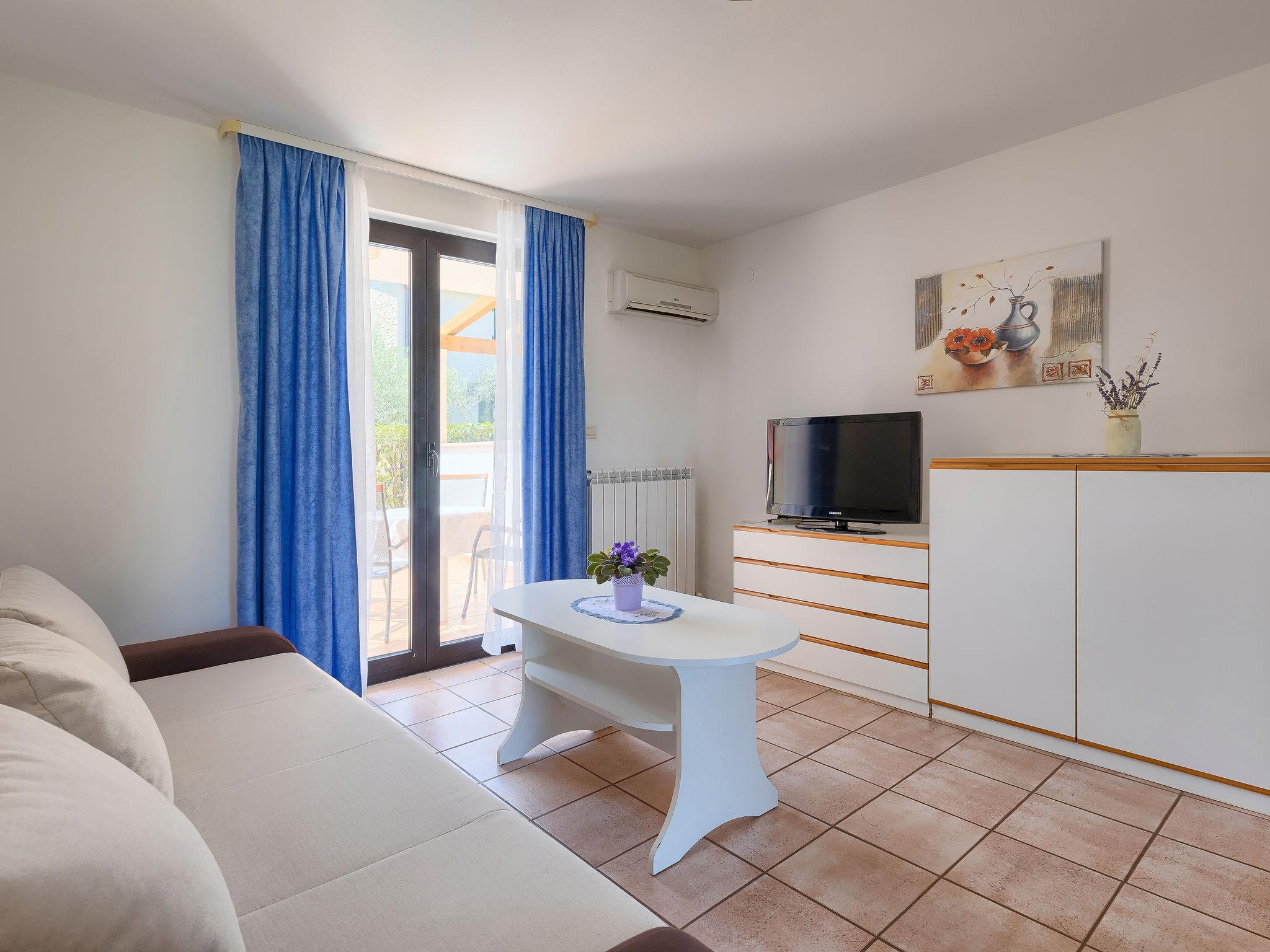 Foto 7 - Appartamento con 1 camera da letto a Umag con piscina e giardino