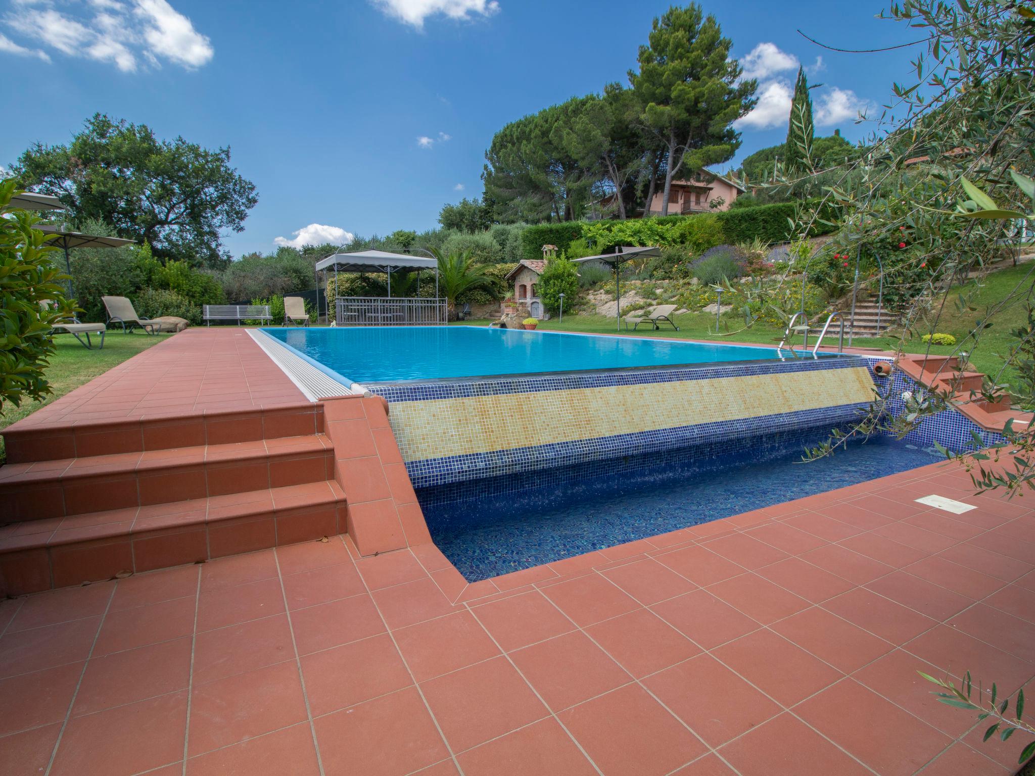 Photo 21 - 2 bedroom House in Magione with private pool and garden