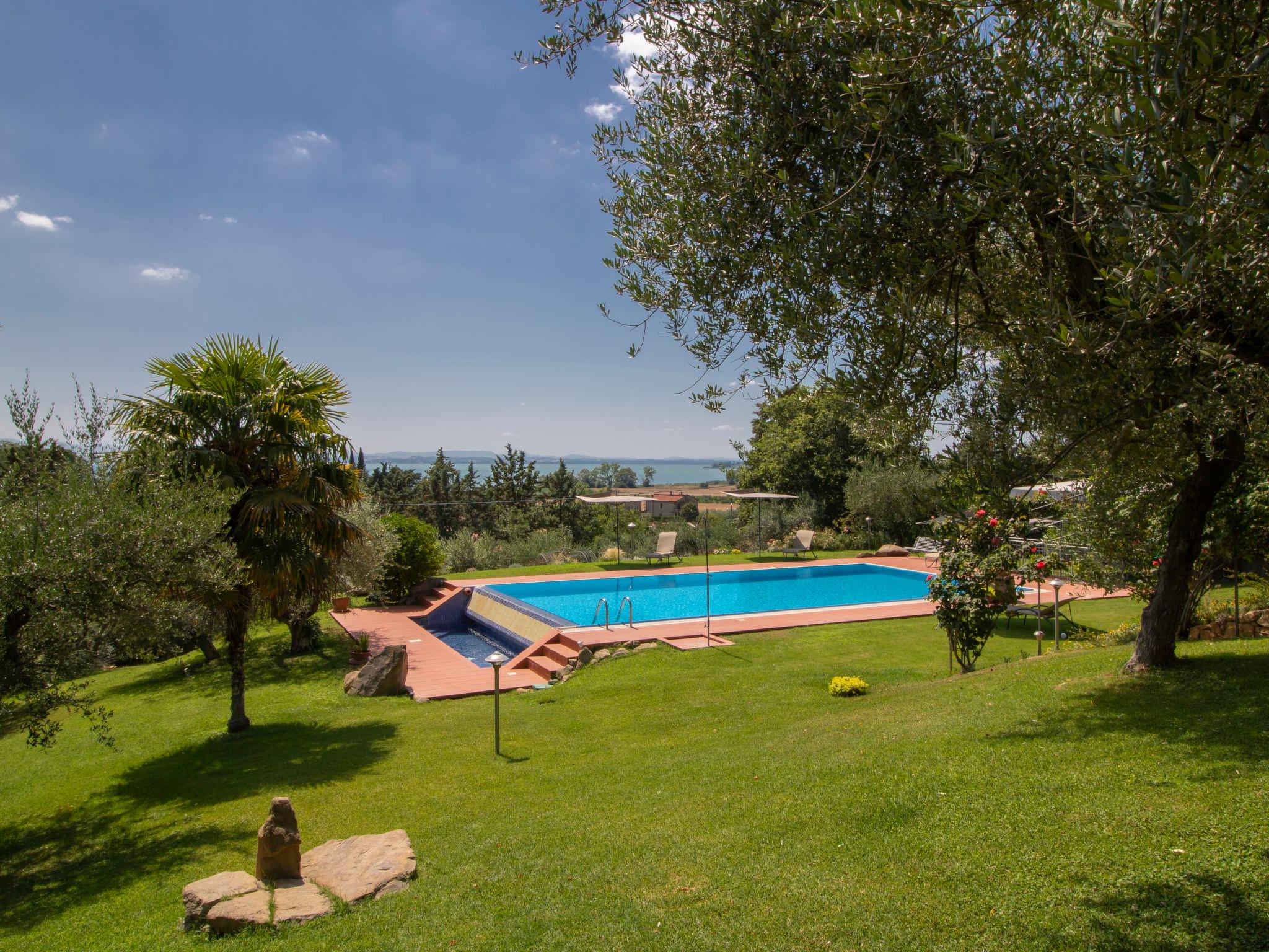 Foto 20 - Casa de 2 quartos em Magione com piscina privada e vista para a montanha