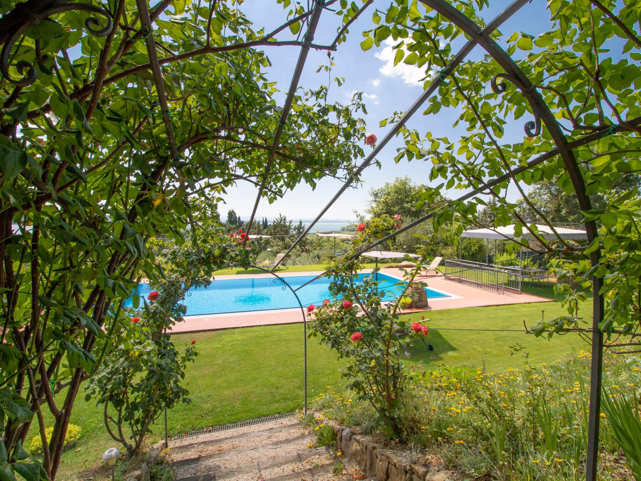 Foto 17 - Casa de 2 quartos em Magione com piscina privada e vista para a montanha