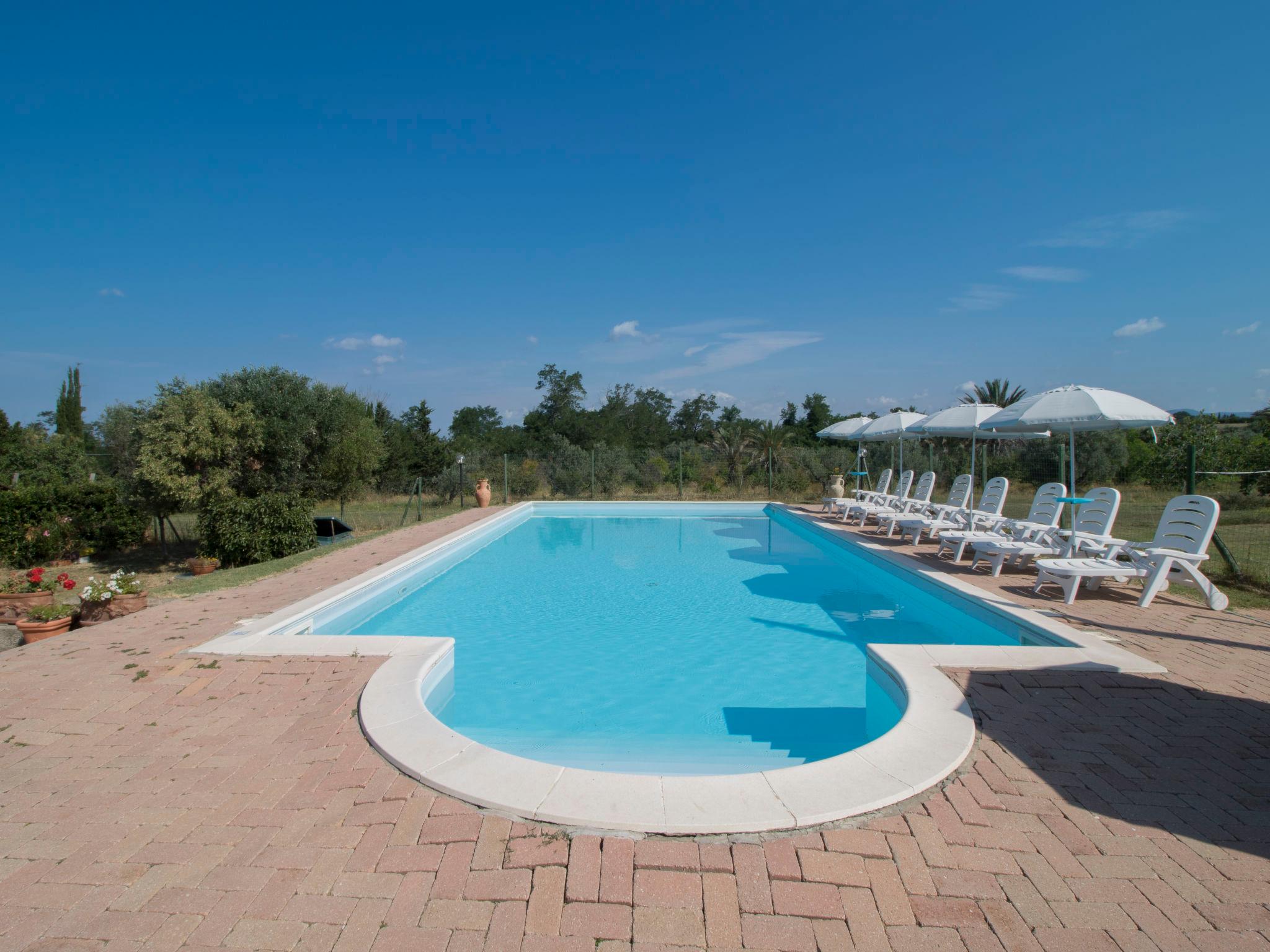 Photo 3 - 3 bedroom Apartment in Bibbona with swimming pool and sea view