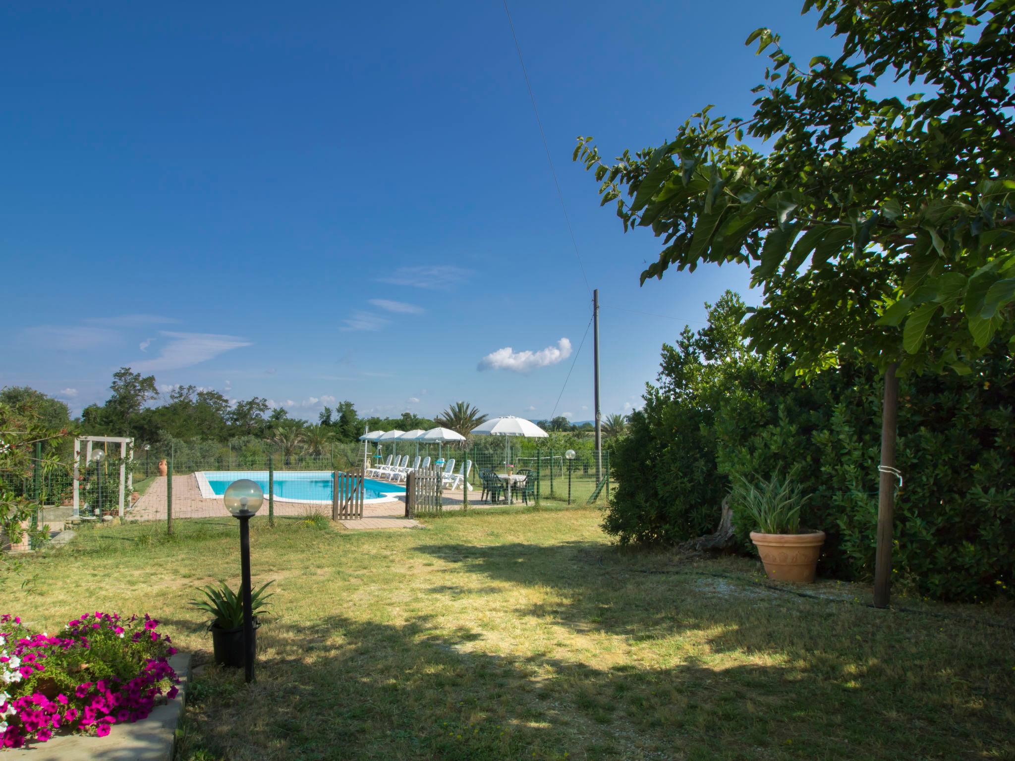 Photo 22 - 3 bedroom Apartment in Bibbona with swimming pool and garden