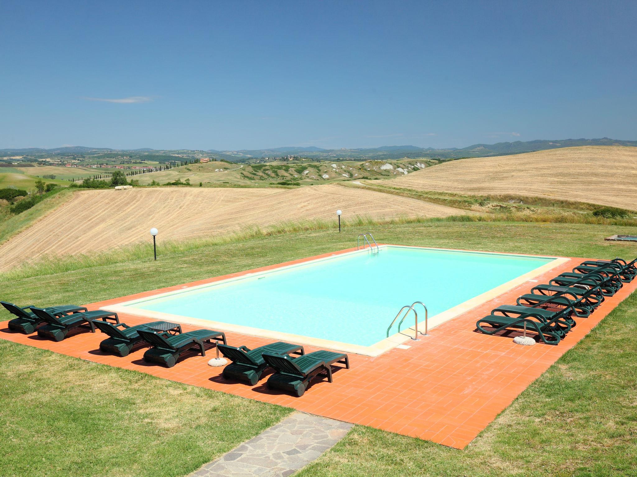 Foto 2 - Apartment mit 4 Schlafzimmern in Asciano mit schwimmbad