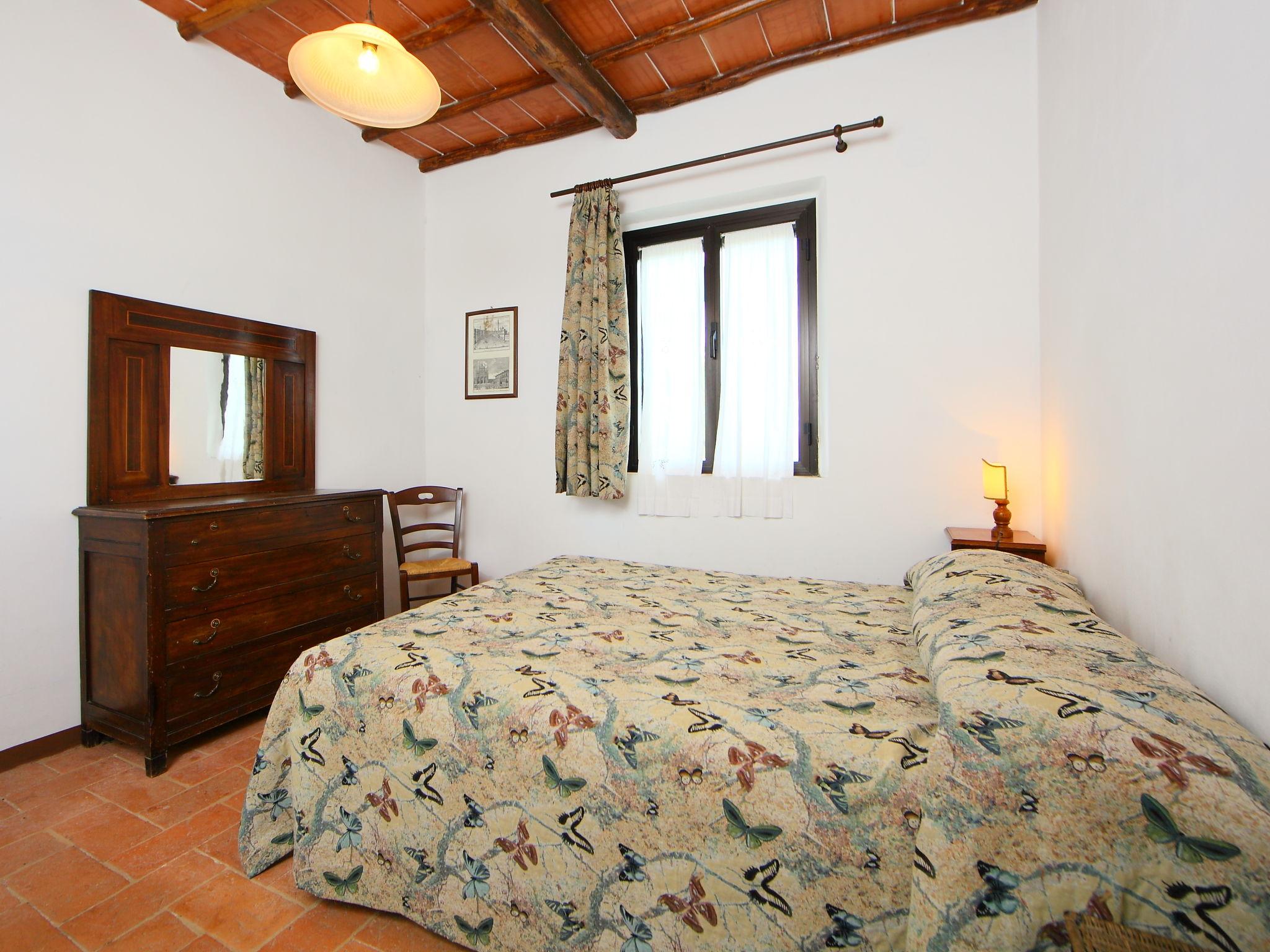 Photo 16 - 4 bedroom Apartment in Asciano with swimming pool