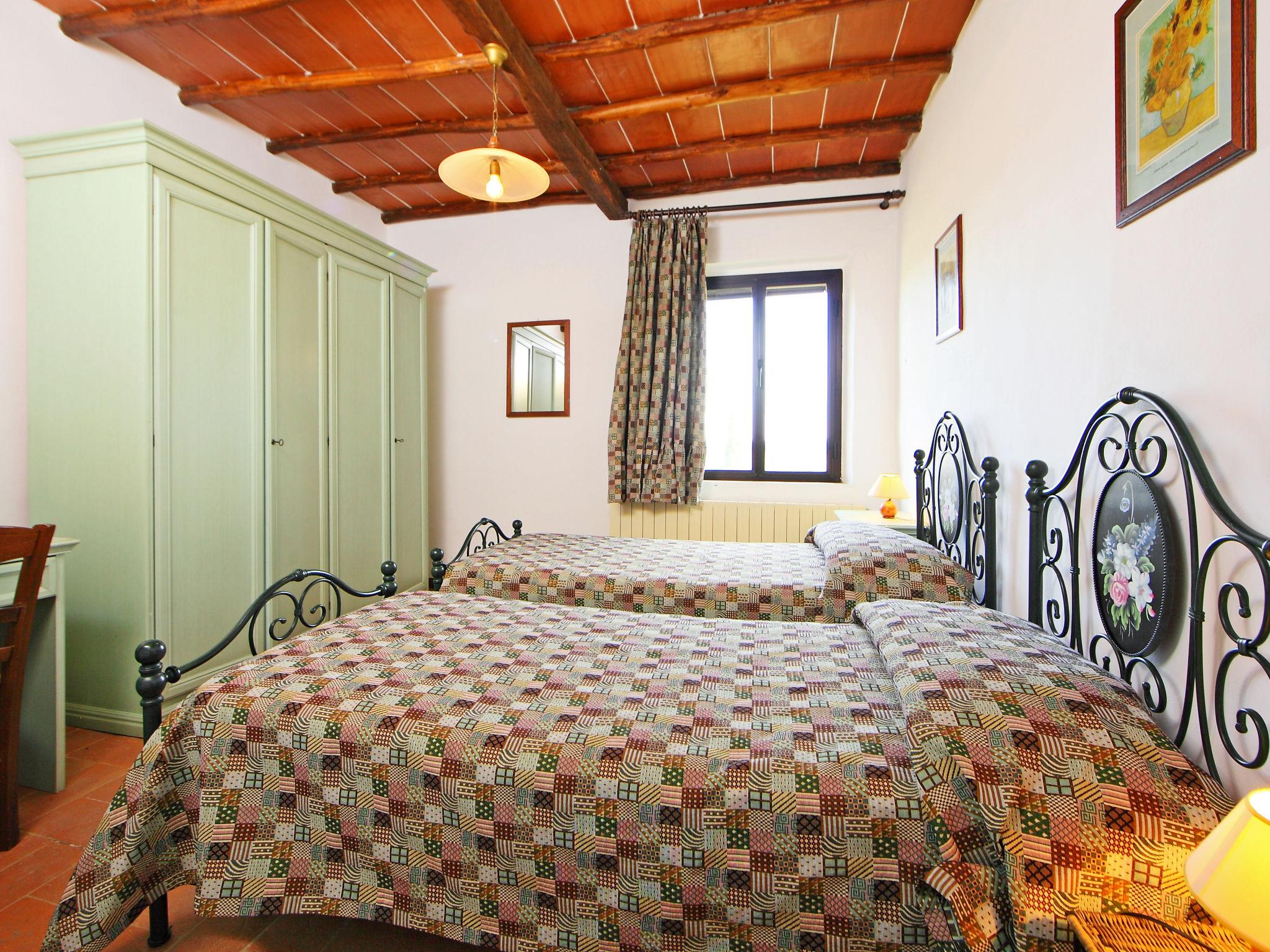 Foto 14 - Apartment mit 4 Schlafzimmern in Asciano mit schwimmbad