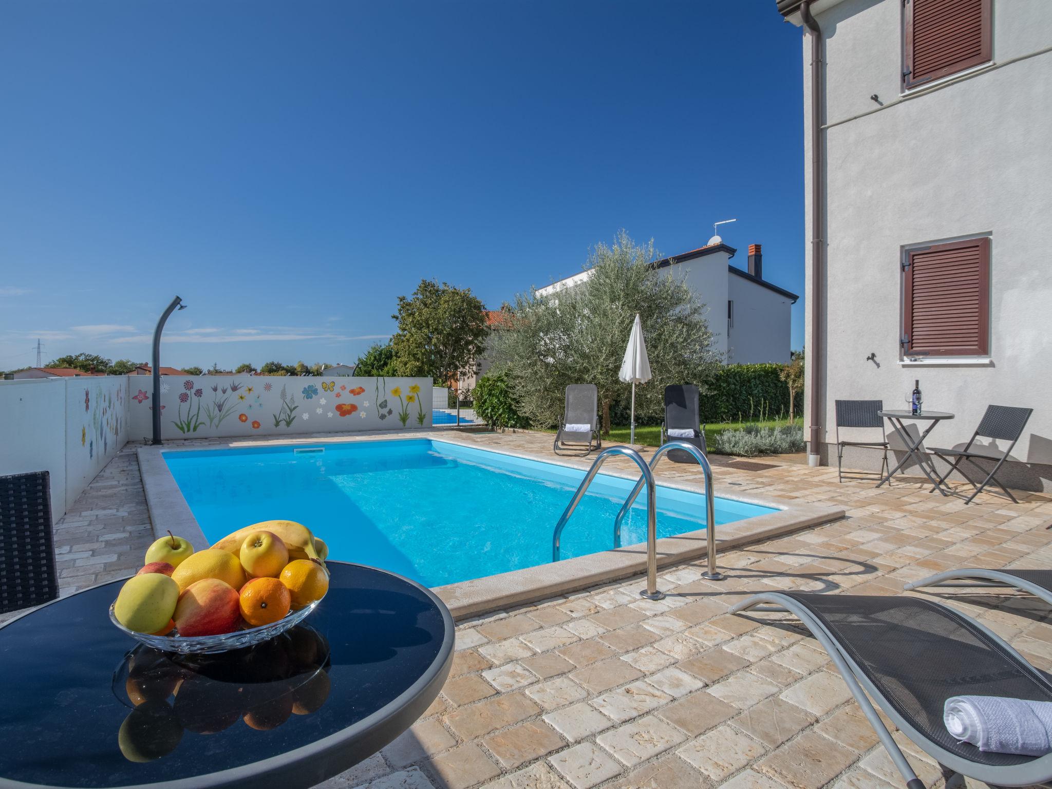 Photo 14 - 1 bedroom Apartment in Poreč with swimming pool and sea view