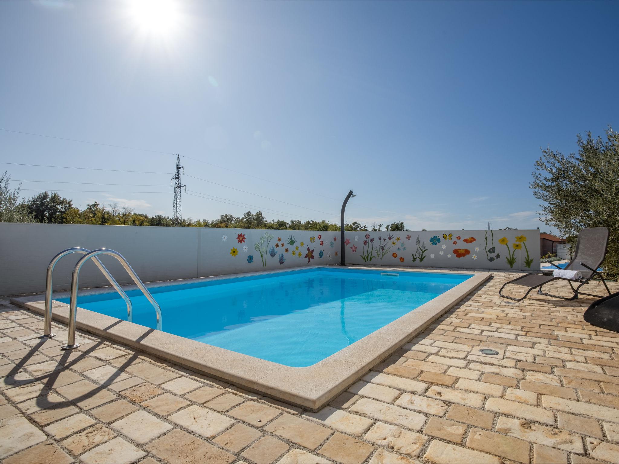 Foto 1 - Apartamento de 1 habitación en Poreč con piscina y jardín