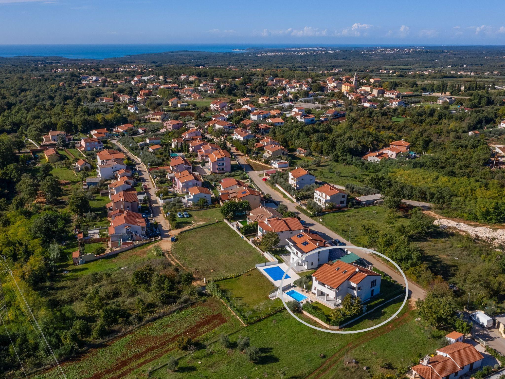 Foto 5 - Appartamento con 1 camera da letto a Poreč con piscina e vista mare