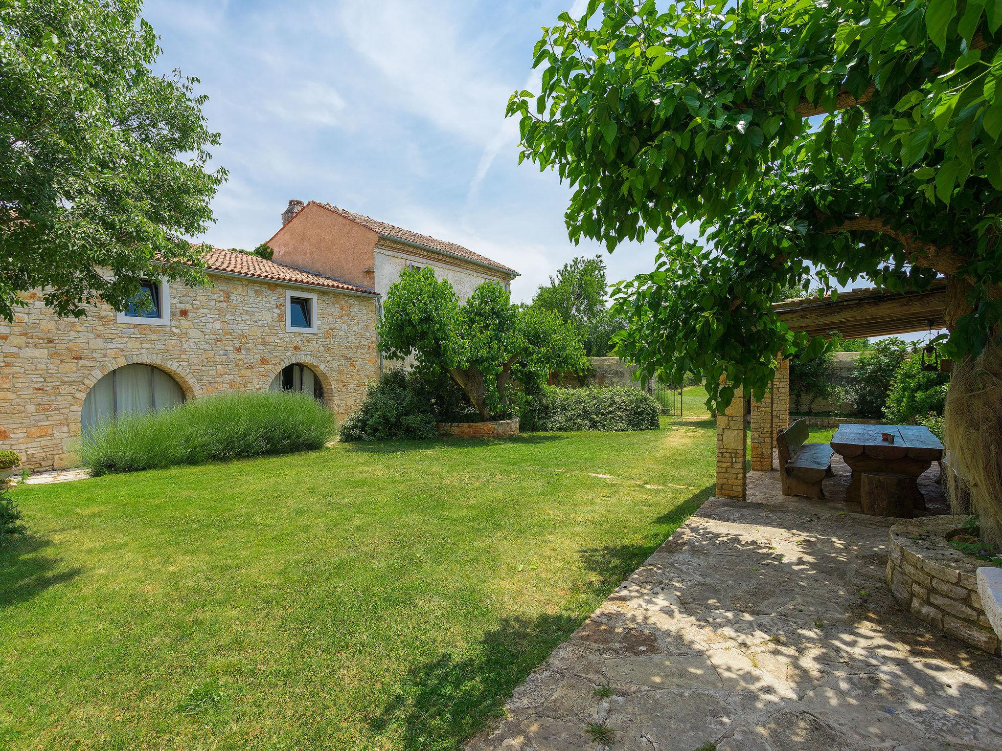 Foto 62 - Casa de 7 quartos em Vodnjan com piscina privada e jardim