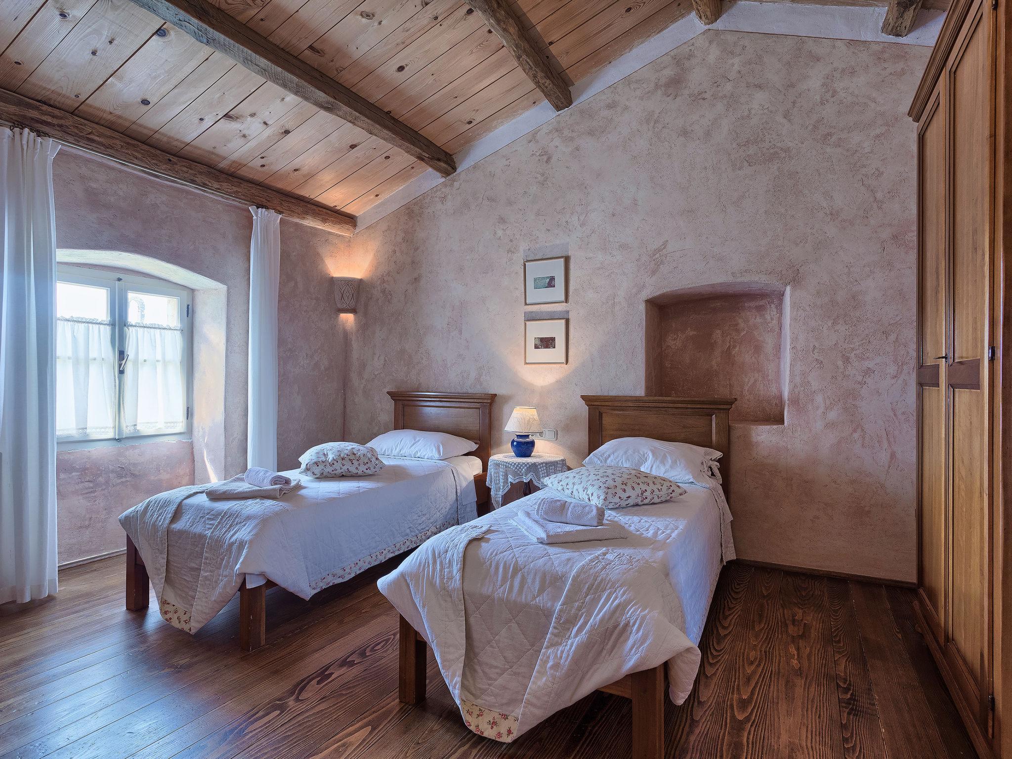 Foto 16 - Casa con 7 camere da letto a Vodnjan con piscina privata e vista mare