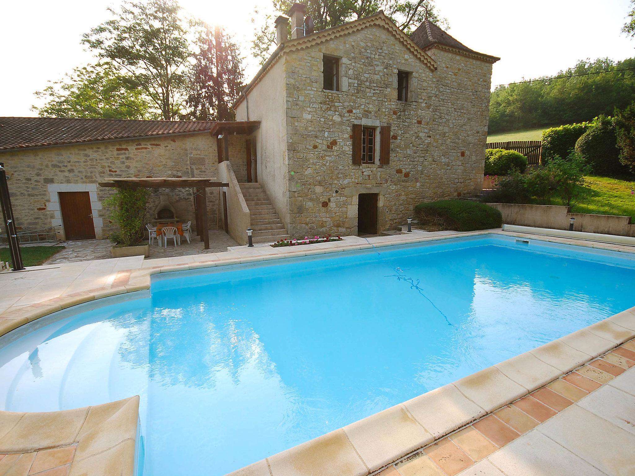 Foto 1 - Casa de 6 quartos em Grézels com piscina privada e terraço