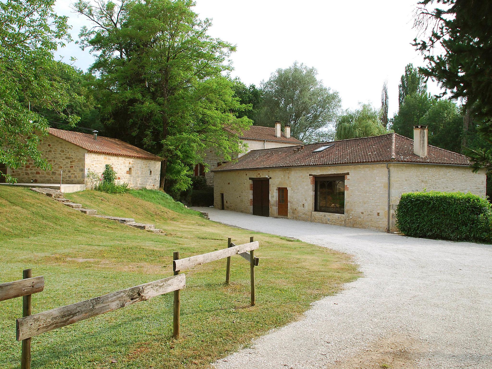 Foto 25 - Casa de 6 quartos em Grézels com piscina privada e terraço