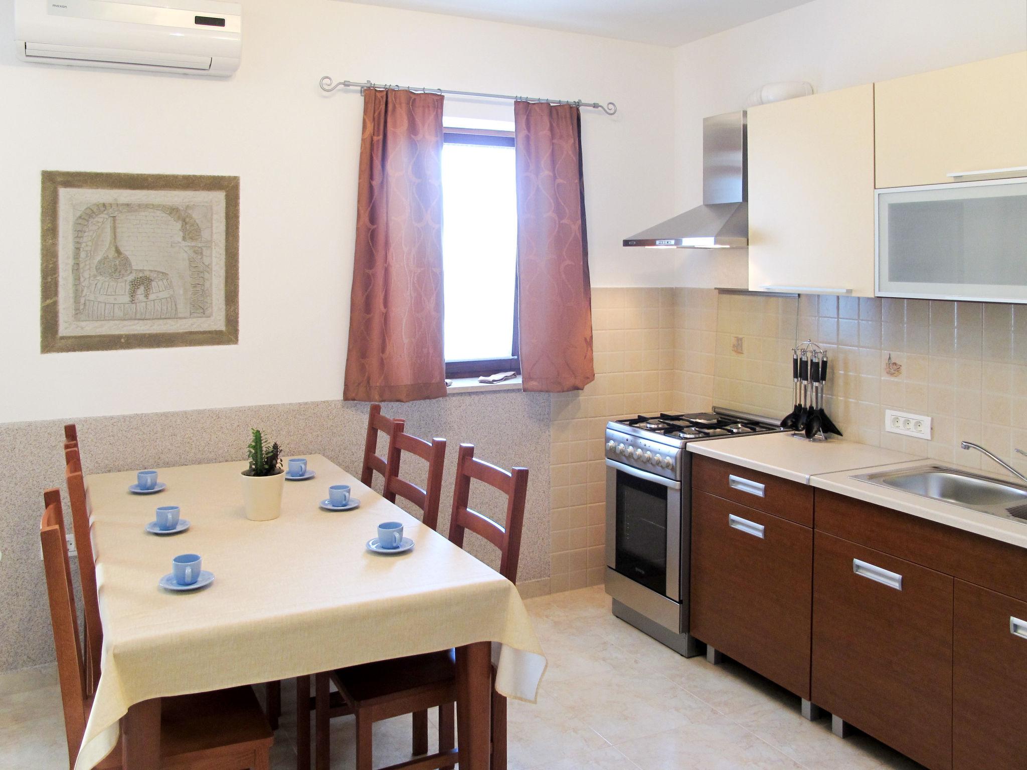 Foto 4 - Appartamento con 2 camere da letto a Vodnjan con terrazza e vista mare