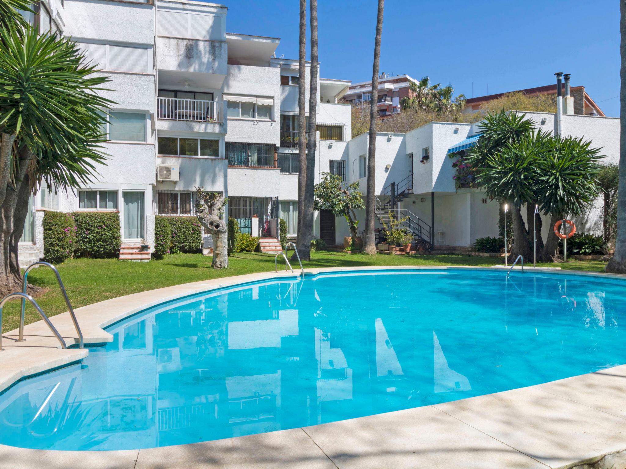 Foto 1 - Apartamento de 2 habitaciones en Marbella con piscina y jardín