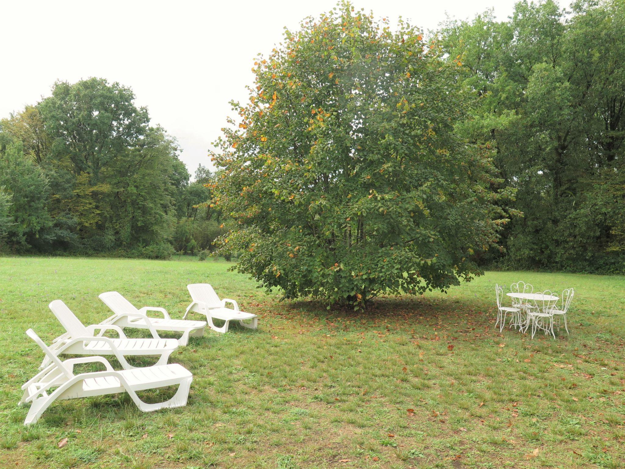 Photo 2 - Maison de 2 chambres à Jayac avec jardin