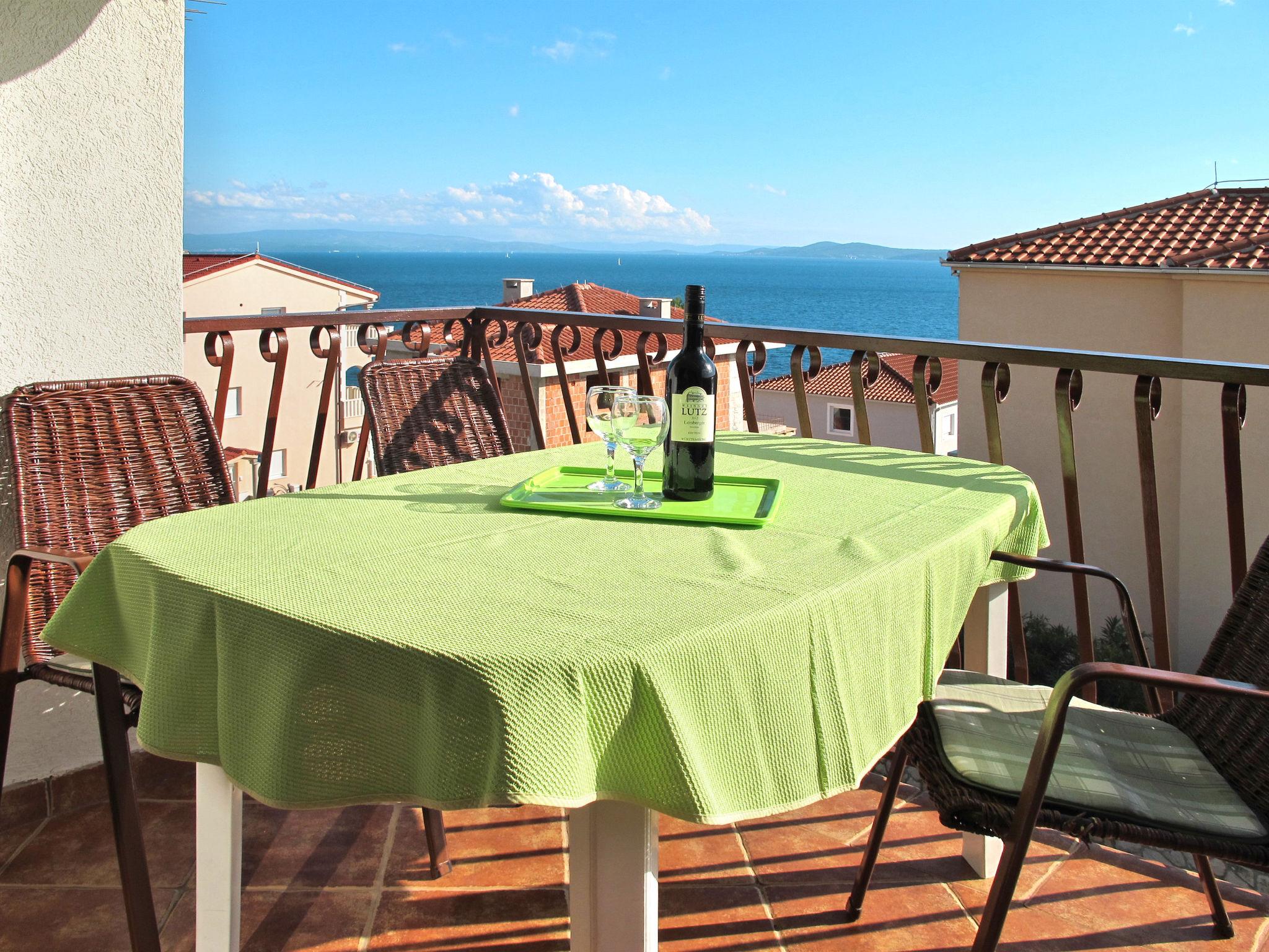 Foto 10 - Appartamento con 2 camere da letto a Okrug con terrazza e vista mare