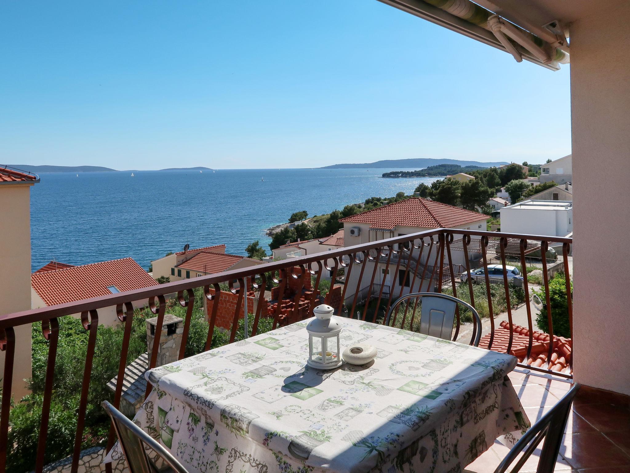 Foto 1 - Apartamento de 2 habitaciones en Okrug con terraza y vistas al mar