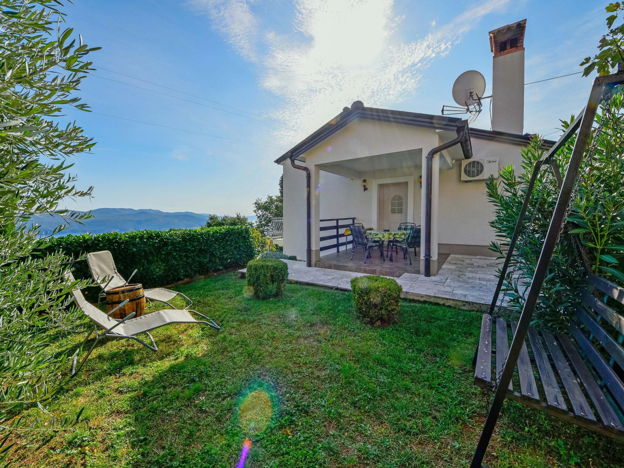 Foto 10 - Casa de 1 habitación en Mošćenička Draga con terraza y vistas al mar