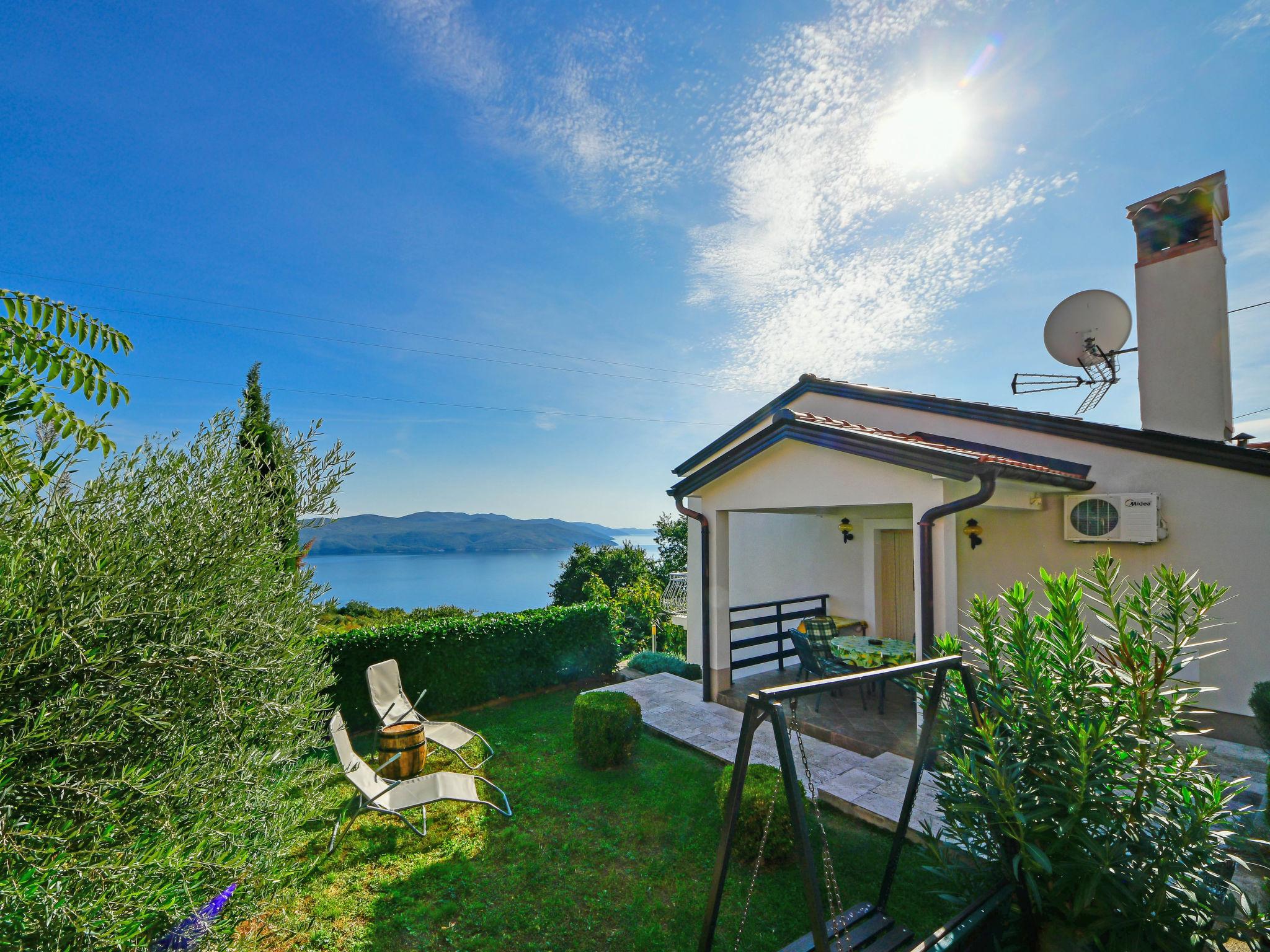 Foto 1 - Casa de 1 habitación en Mošćenička Draga con terraza y vistas al mar
