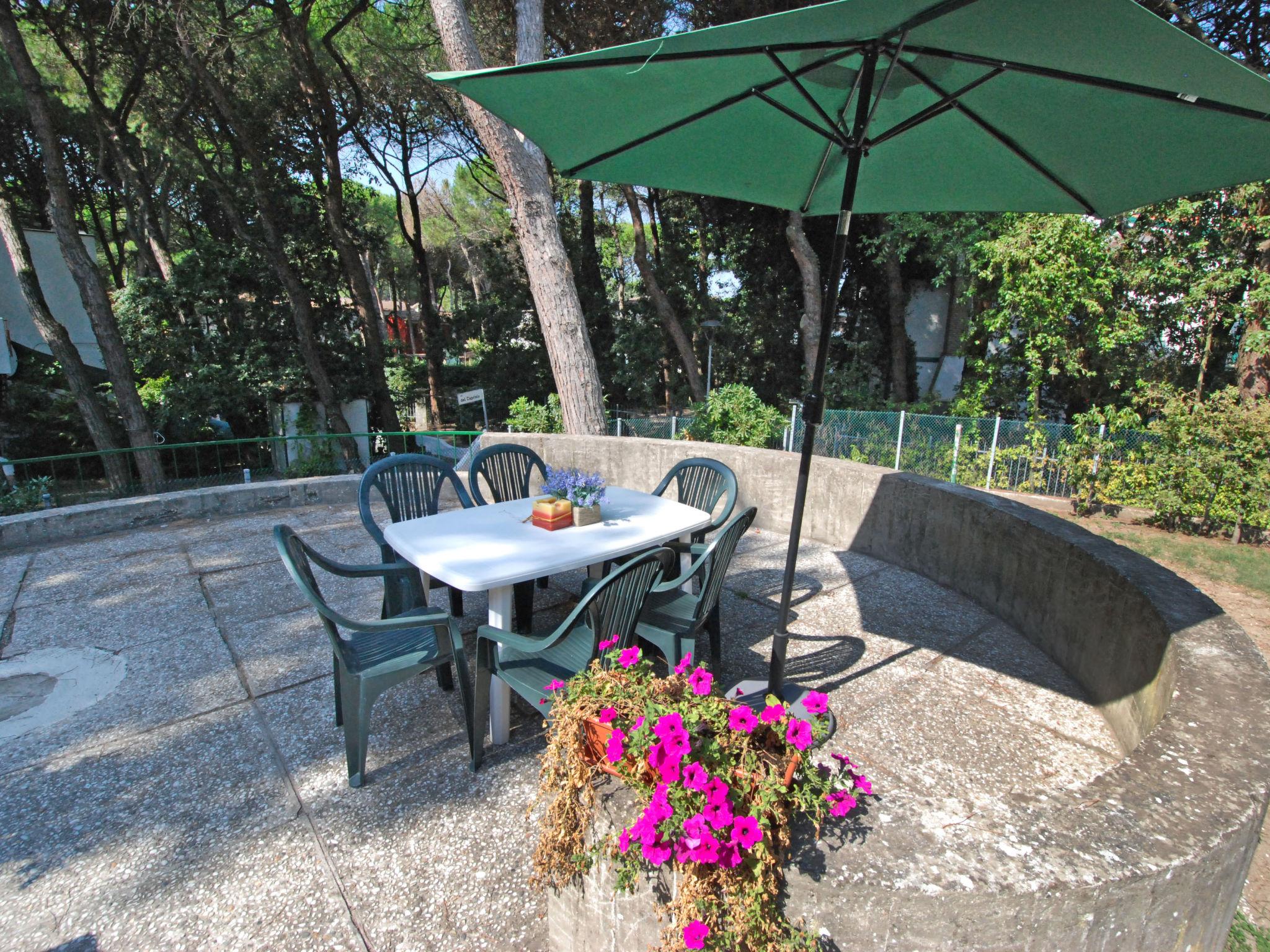 Photo 9 - 2 bedroom Apartment in Rosolina with garden and terrace