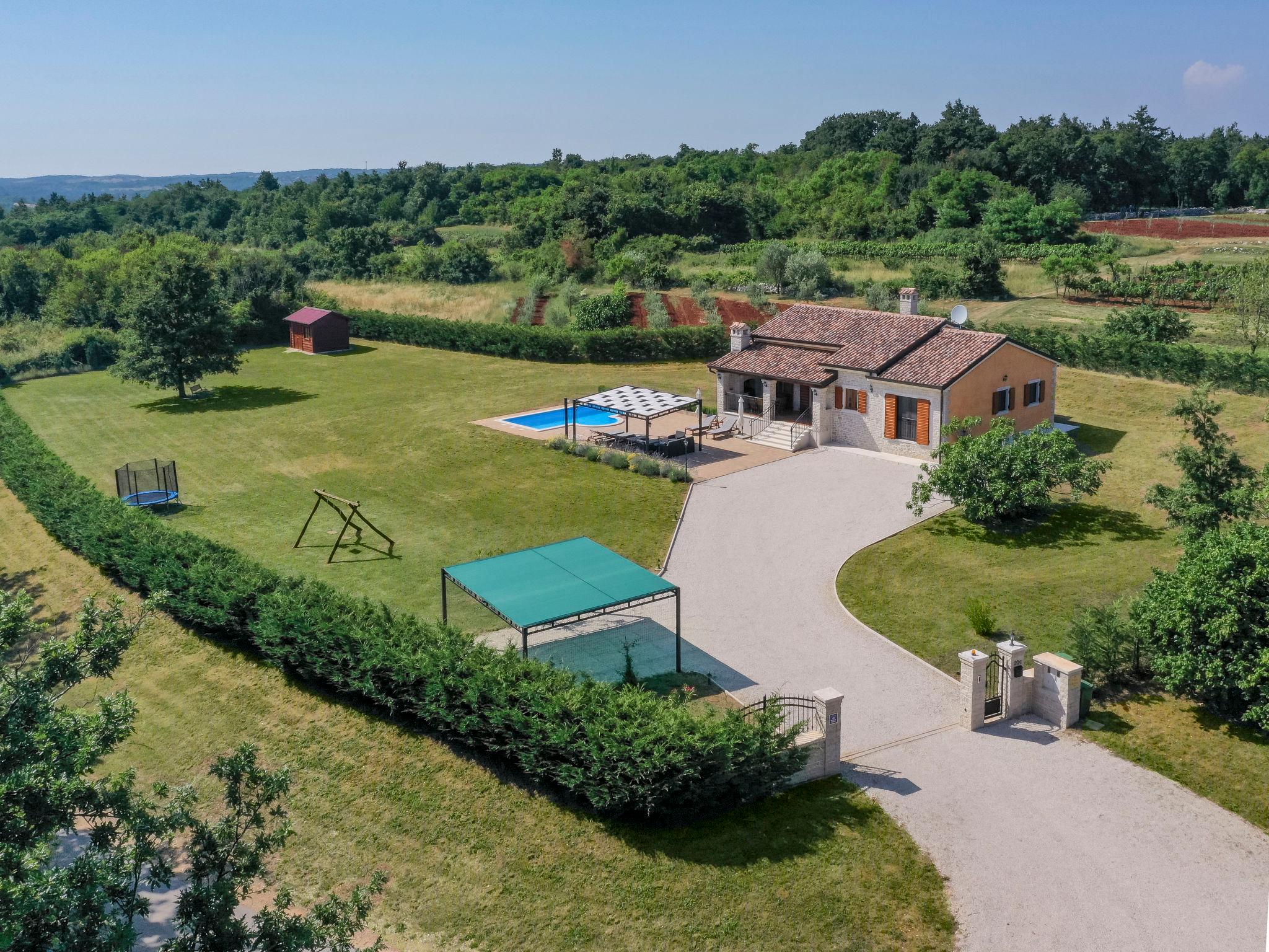 Foto 21 - Casa de 3 quartos em Pazin com piscina privada e jardim