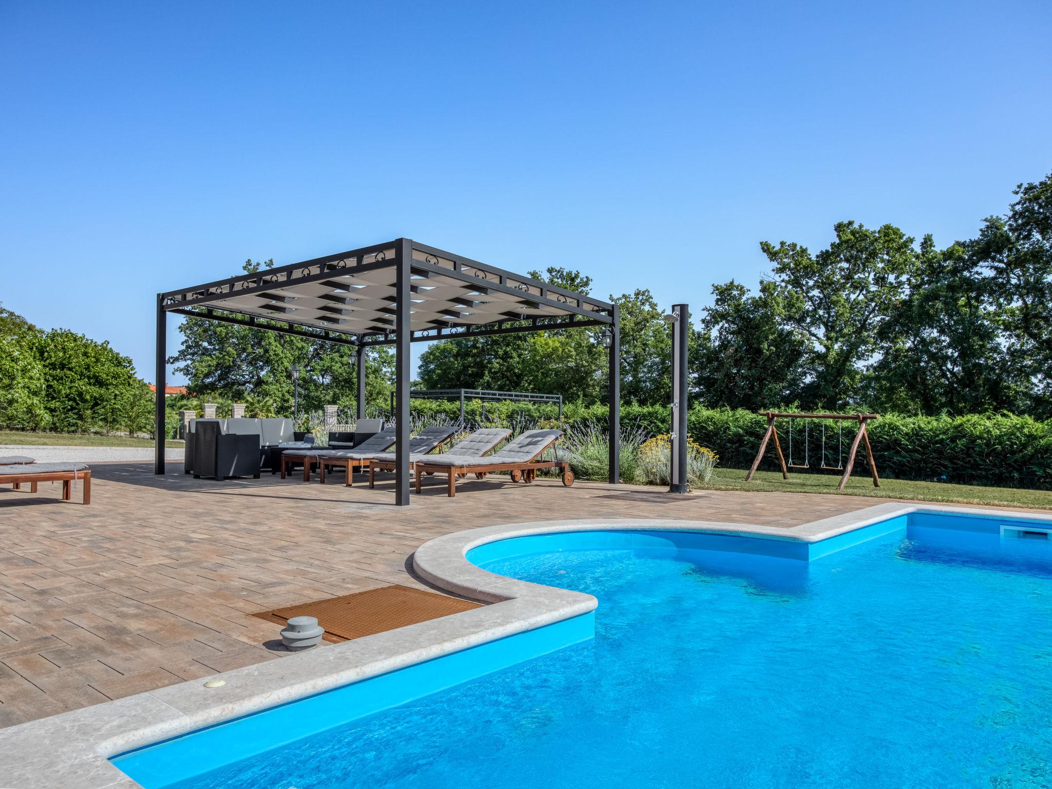 Foto 43 - Casa con 3 camere da letto a Pazin con piscina privata e giardino