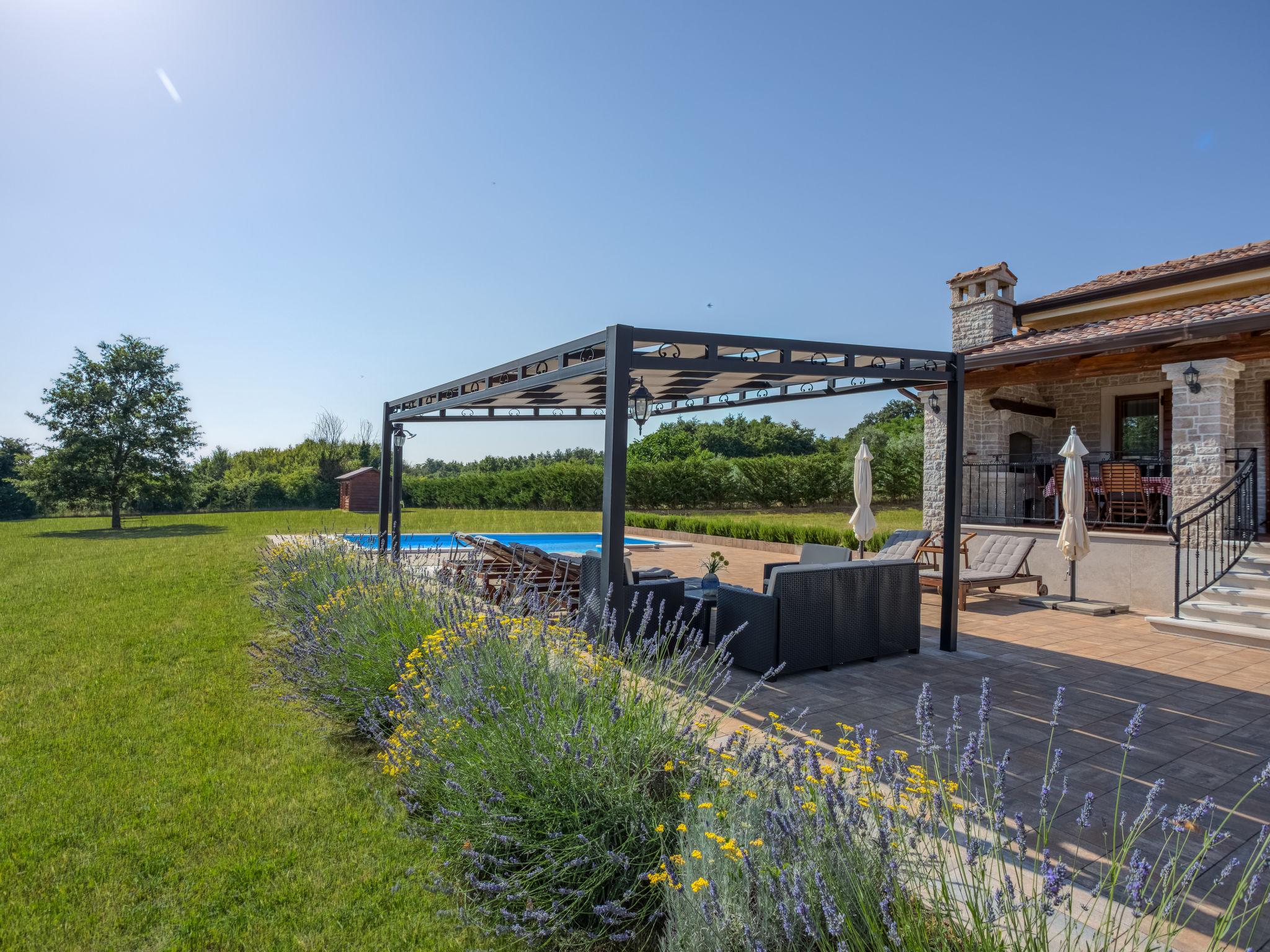 Foto 6 - Casa con 3 camere da letto a Pazin con piscina privata e giardino