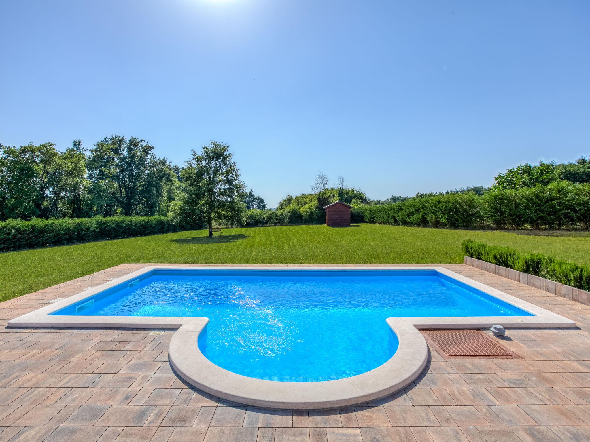 Photo 8 - Maison de 3 chambres à Pazin avec piscine privée et jardin