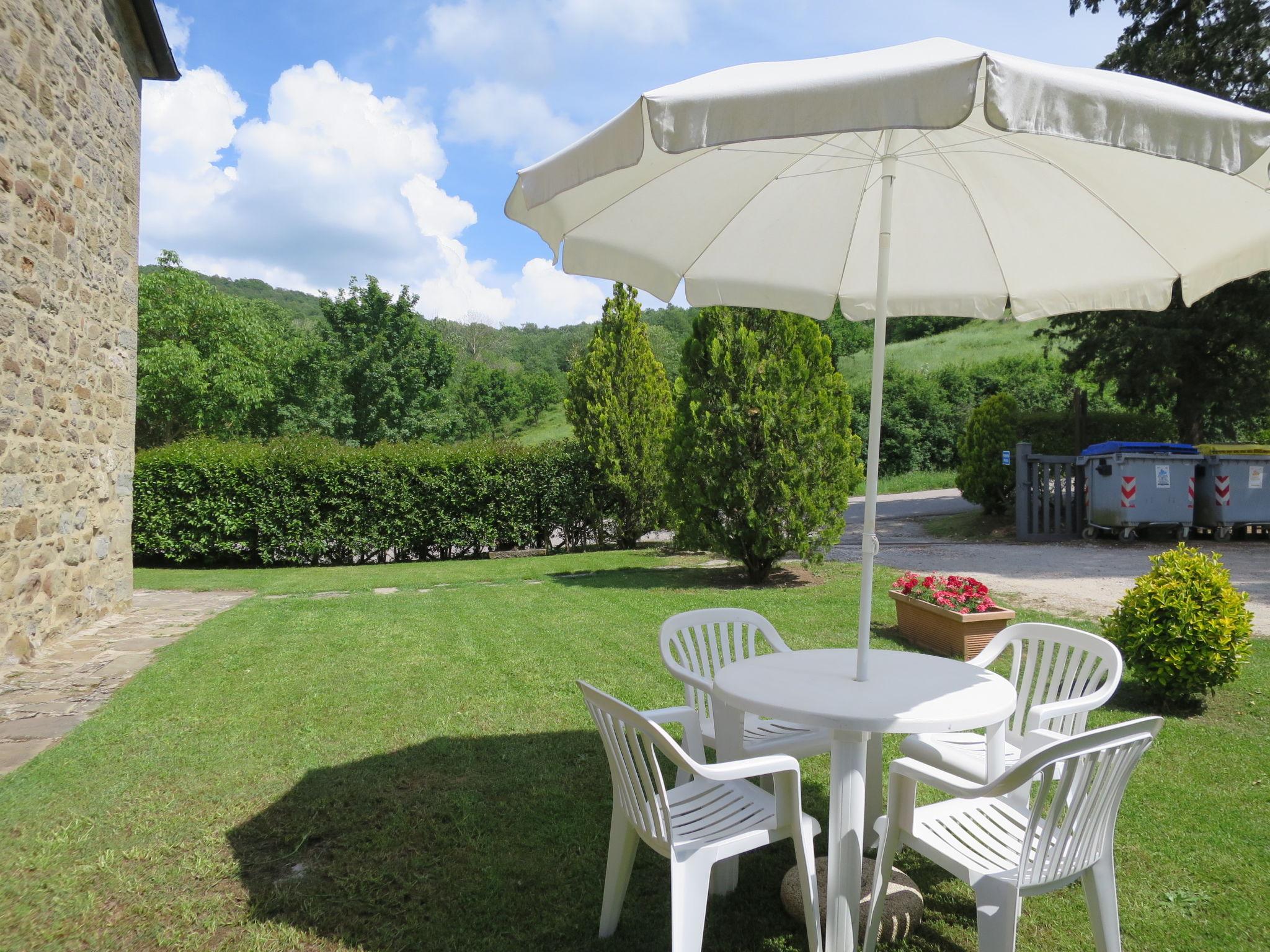 Foto 17 - Haus mit 1 Schlafzimmer in Lisciano Niccone mit schwimmbad und blick auf die berge