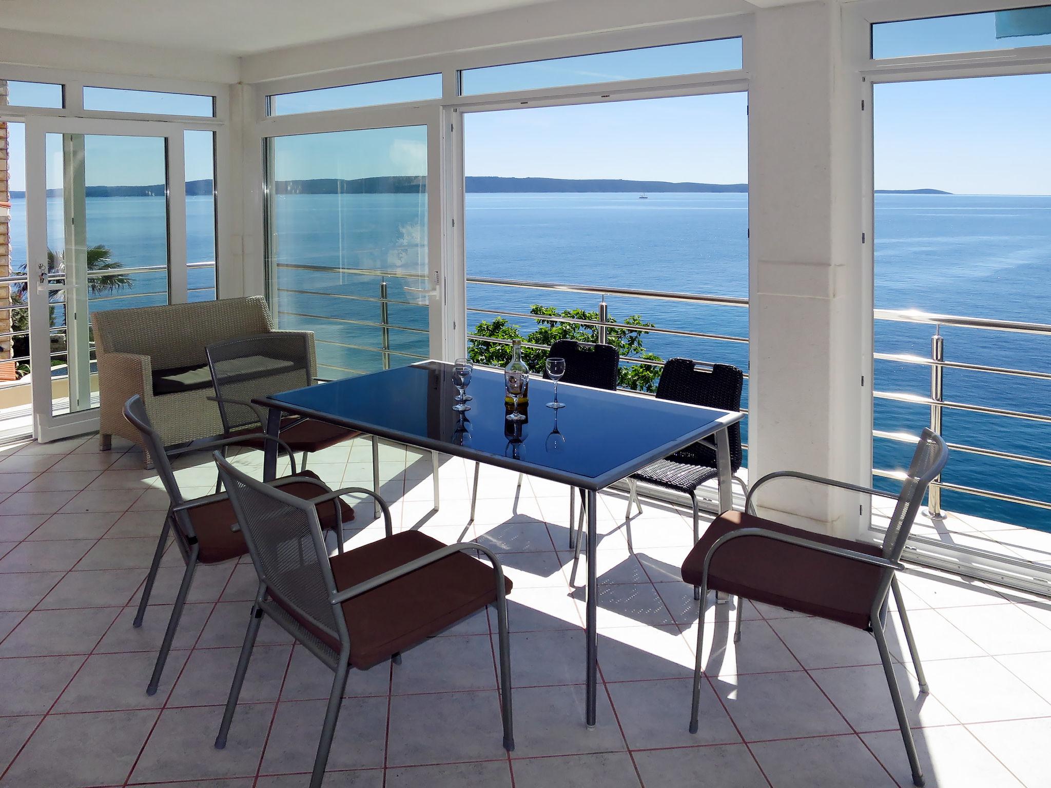 Foto 2 - Apartamento de 2 habitaciones en Okrug con vistas al mar